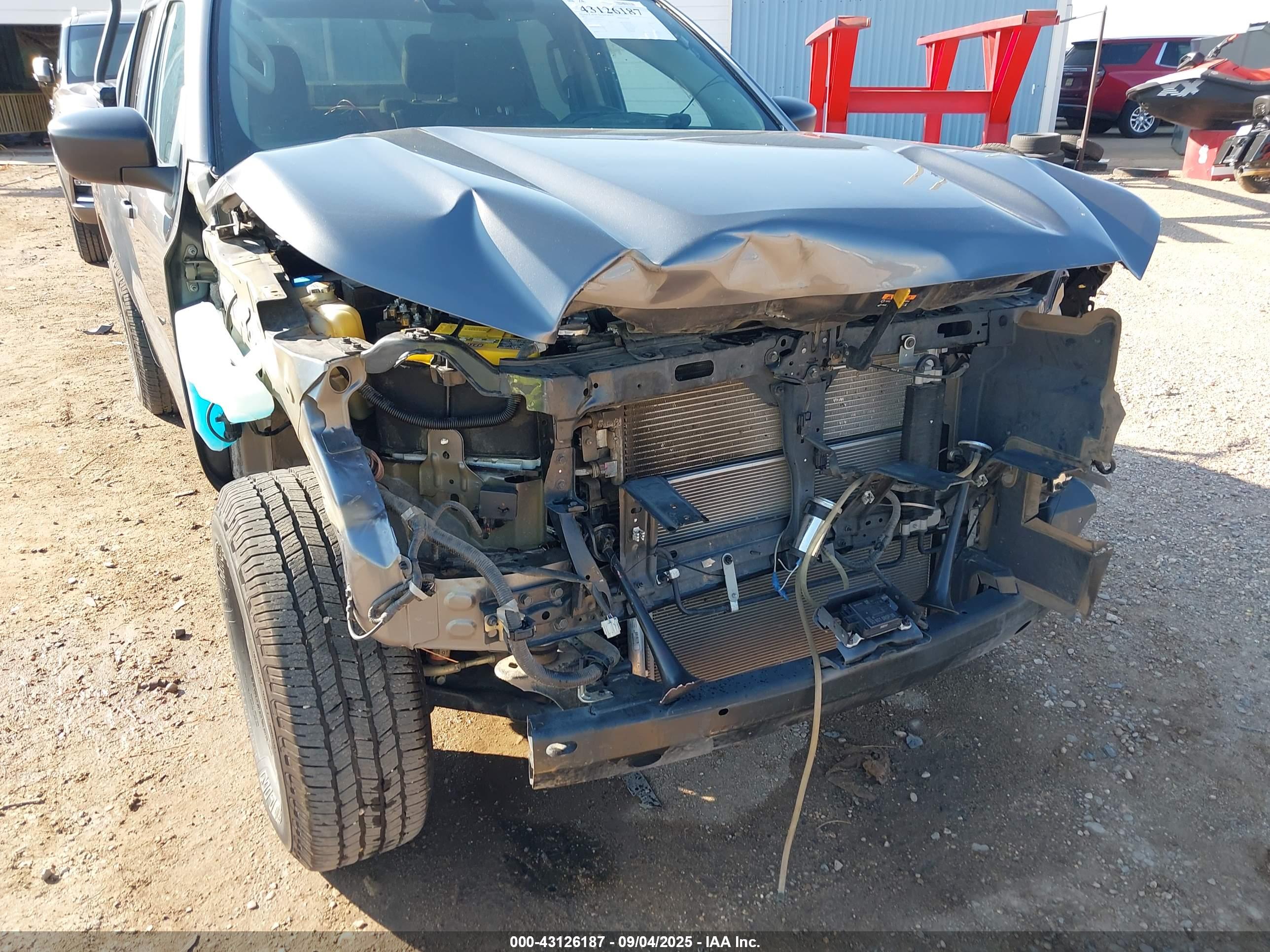 NISSAN FRONTIER image 6