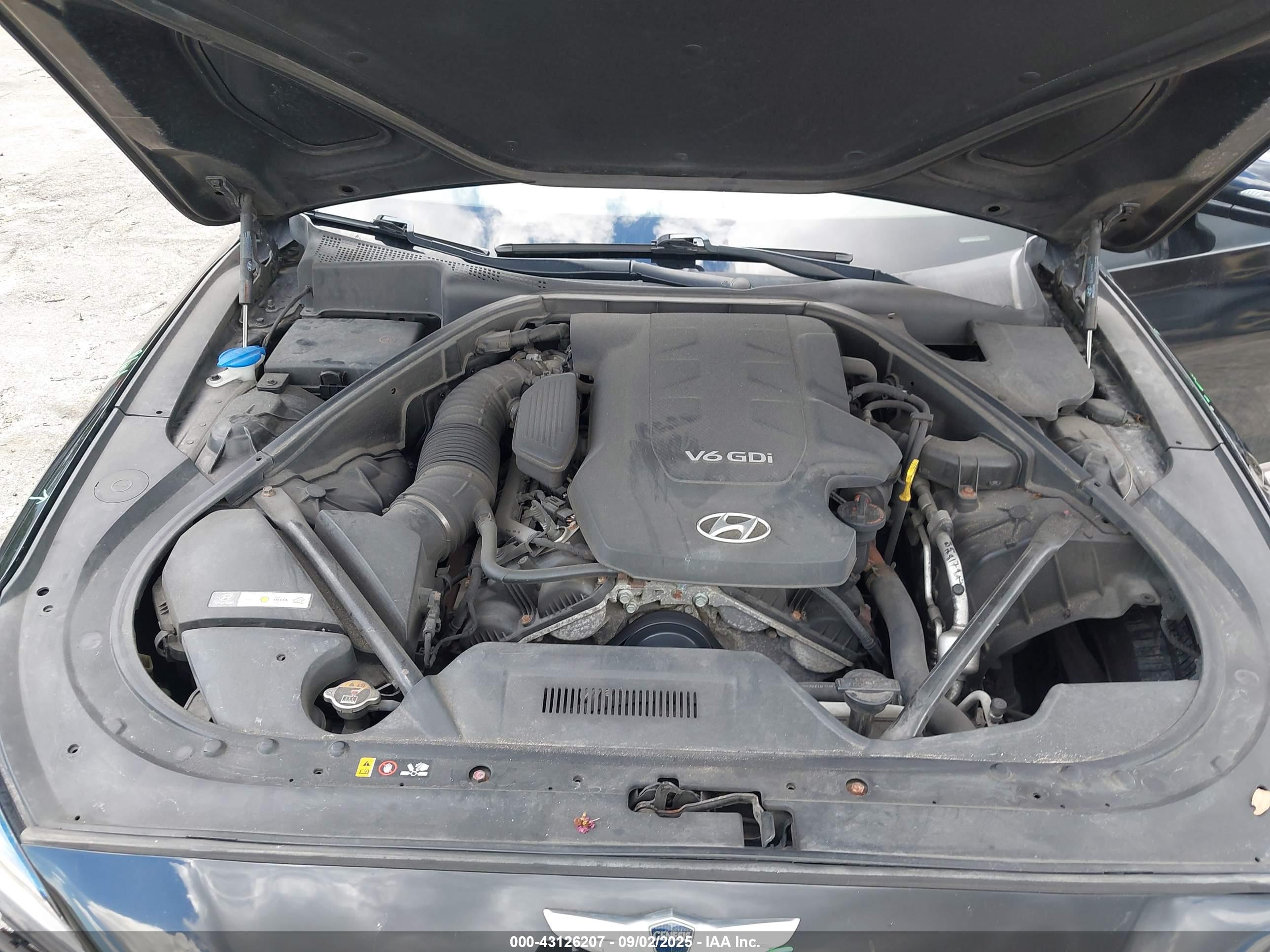 HYUNDAI GENESIS image 10