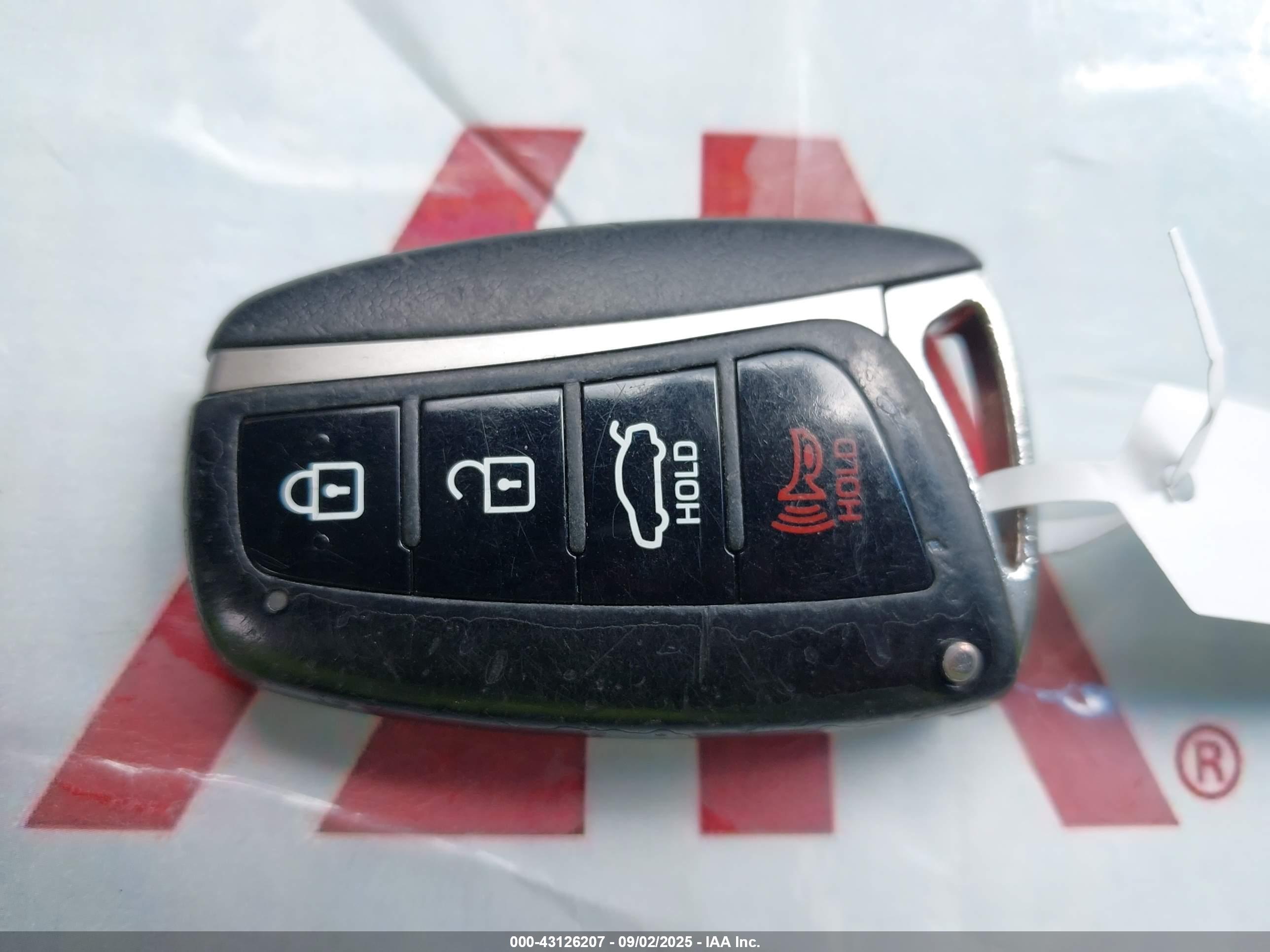 HYUNDAI GENESIS image 11