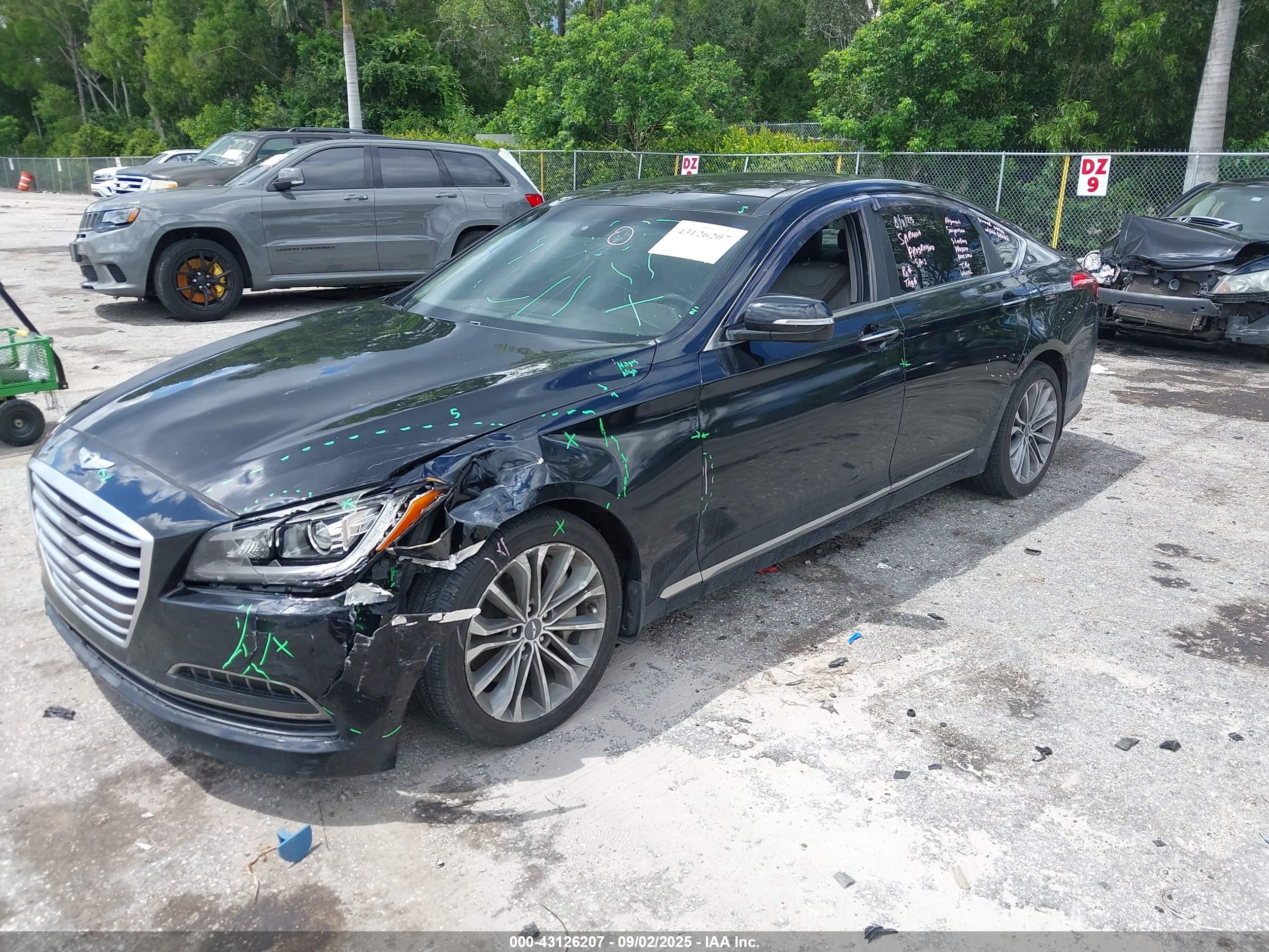 HYUNDAI GENESIS image 2