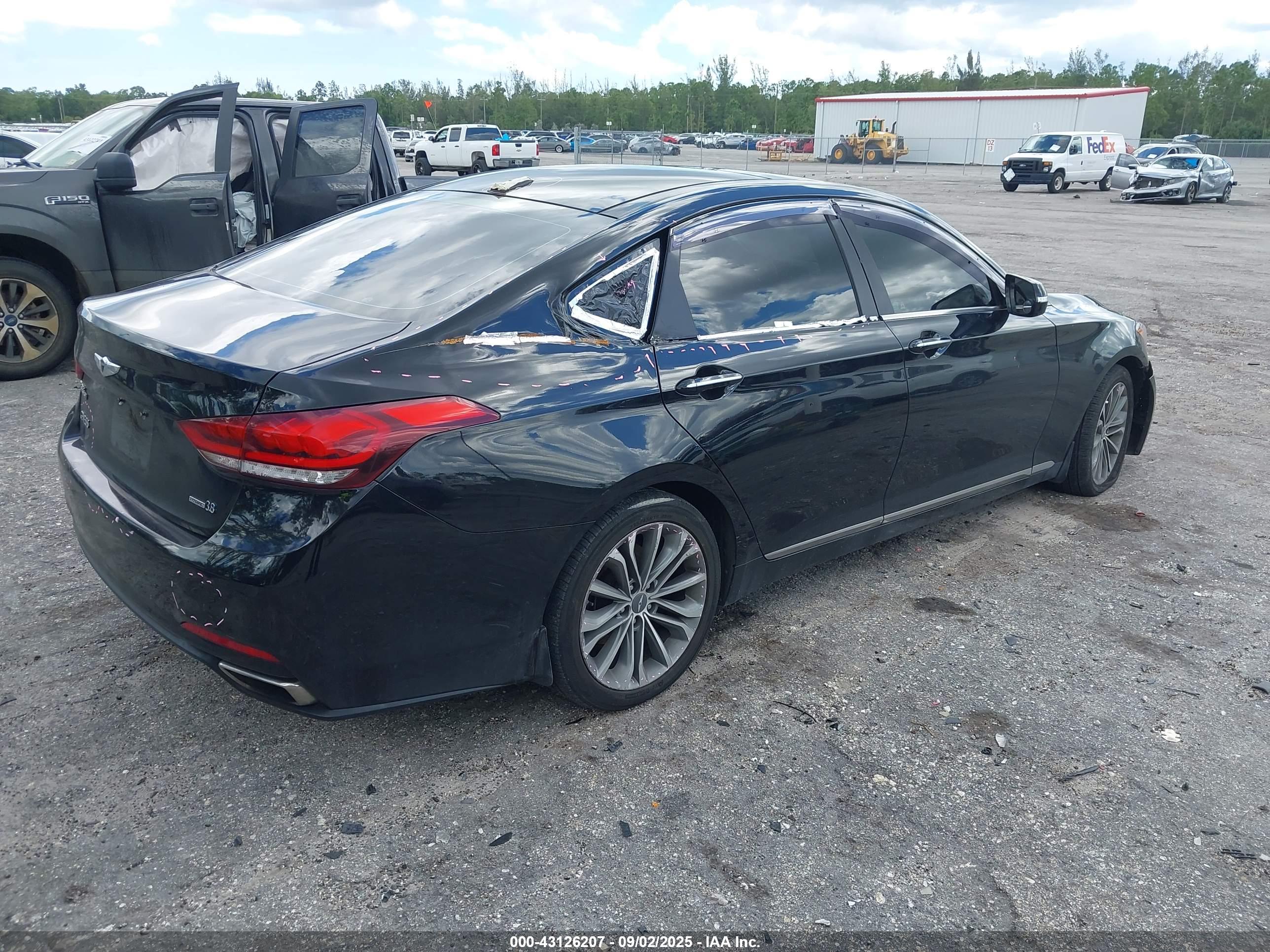 HYUNDAI GENESIS image 4