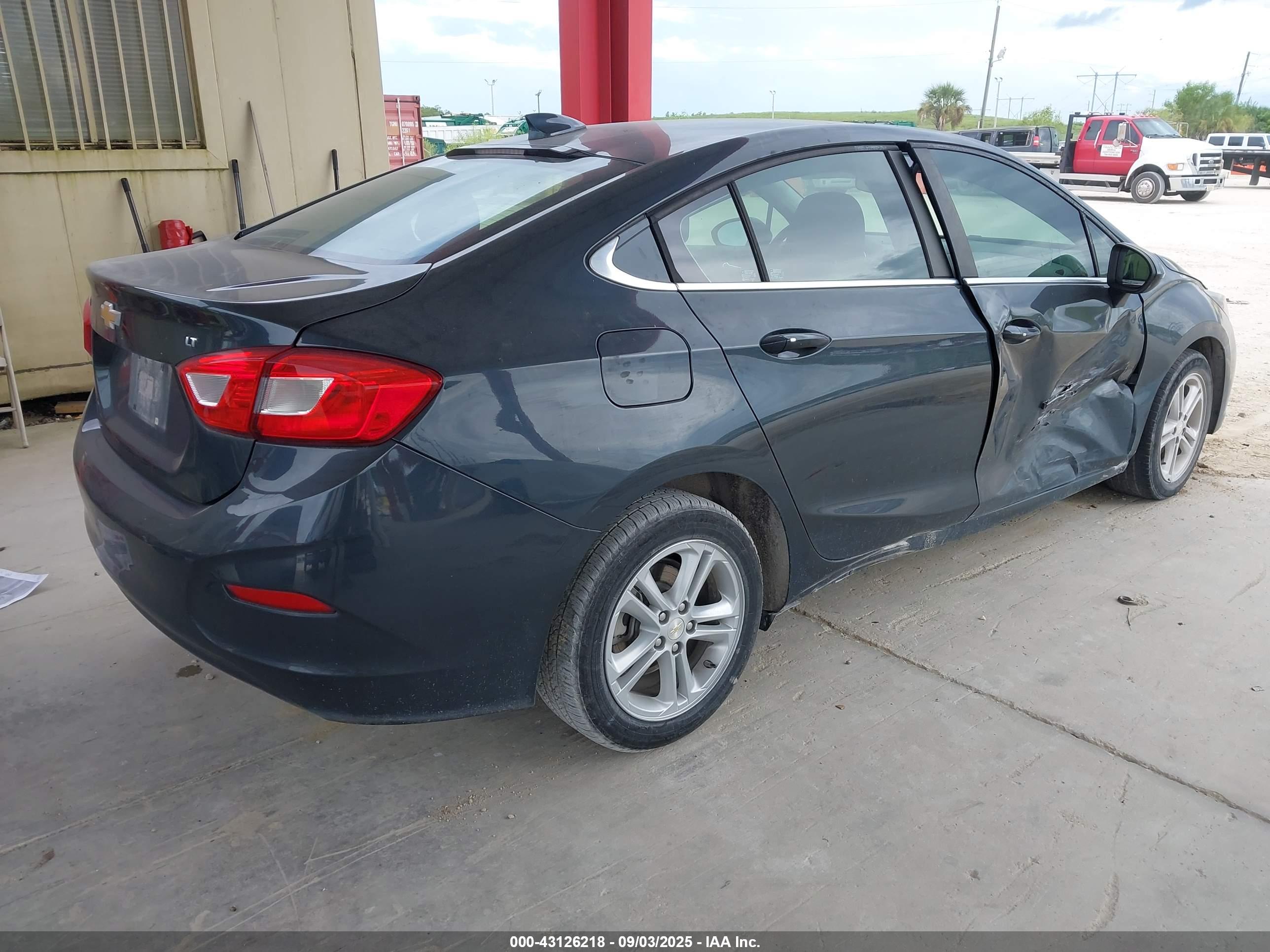 CHEVROLET CRUZE image 4