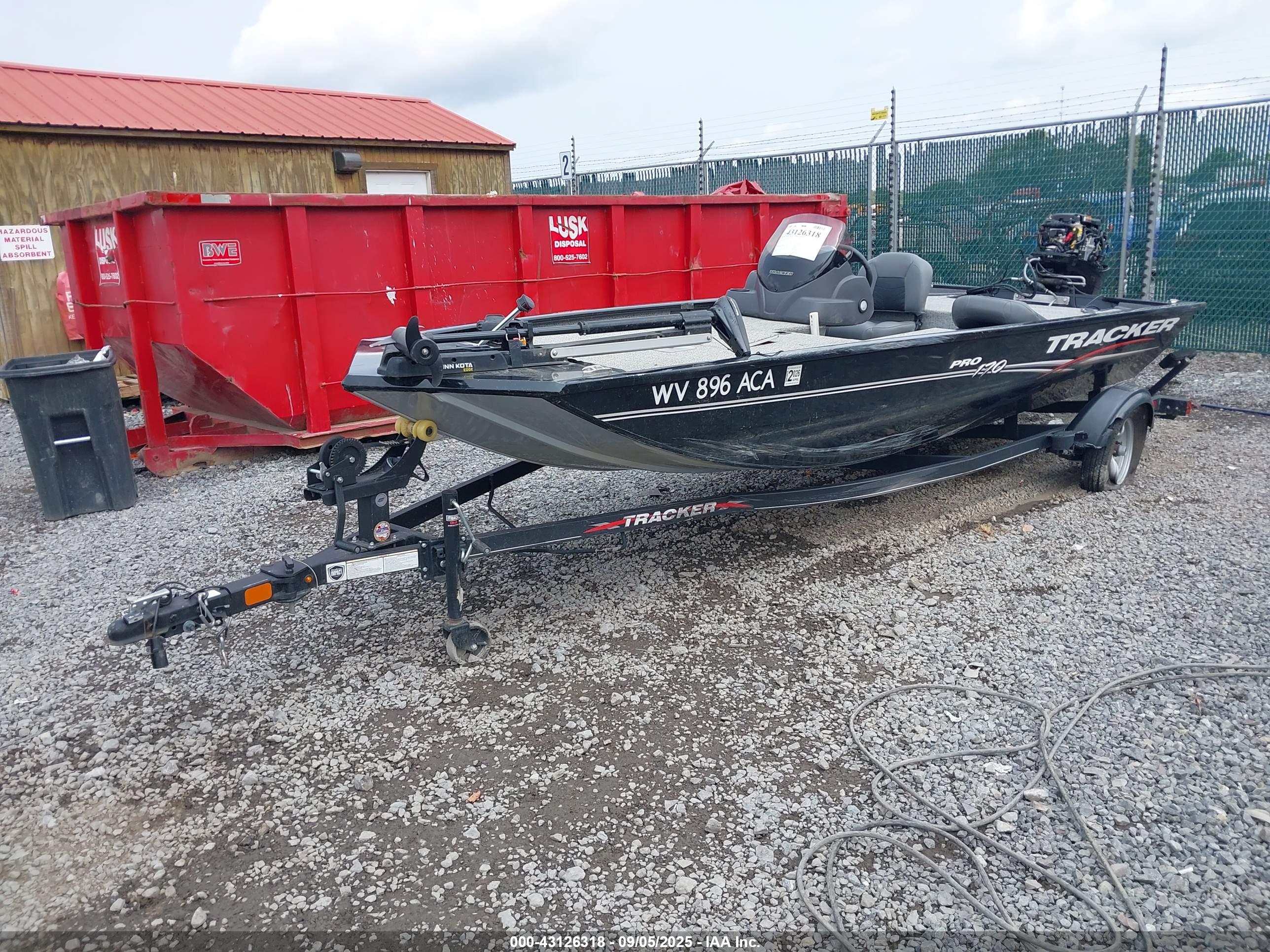 TRACKER MARINE image 2