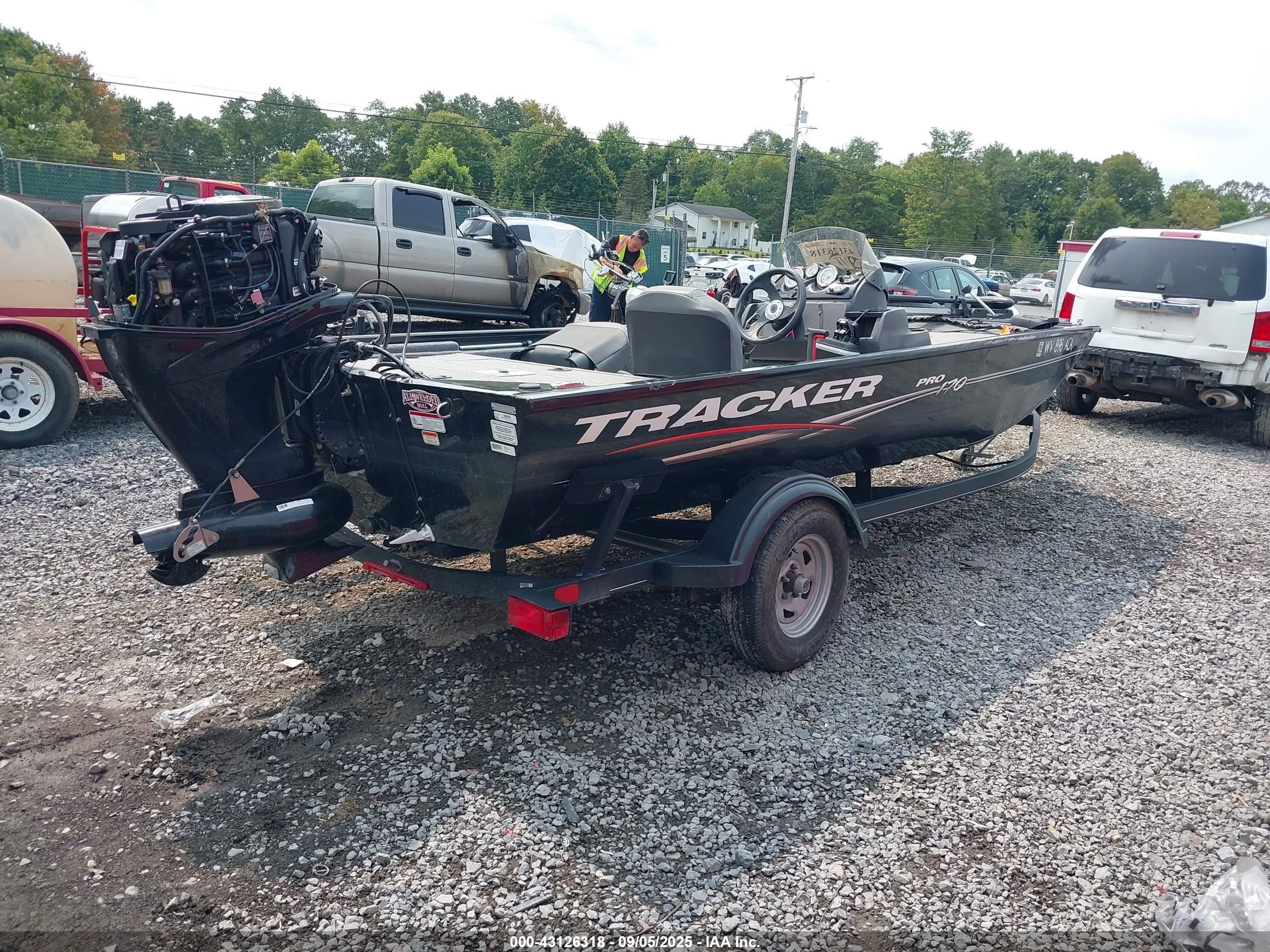 TRACKER MARINE image 4