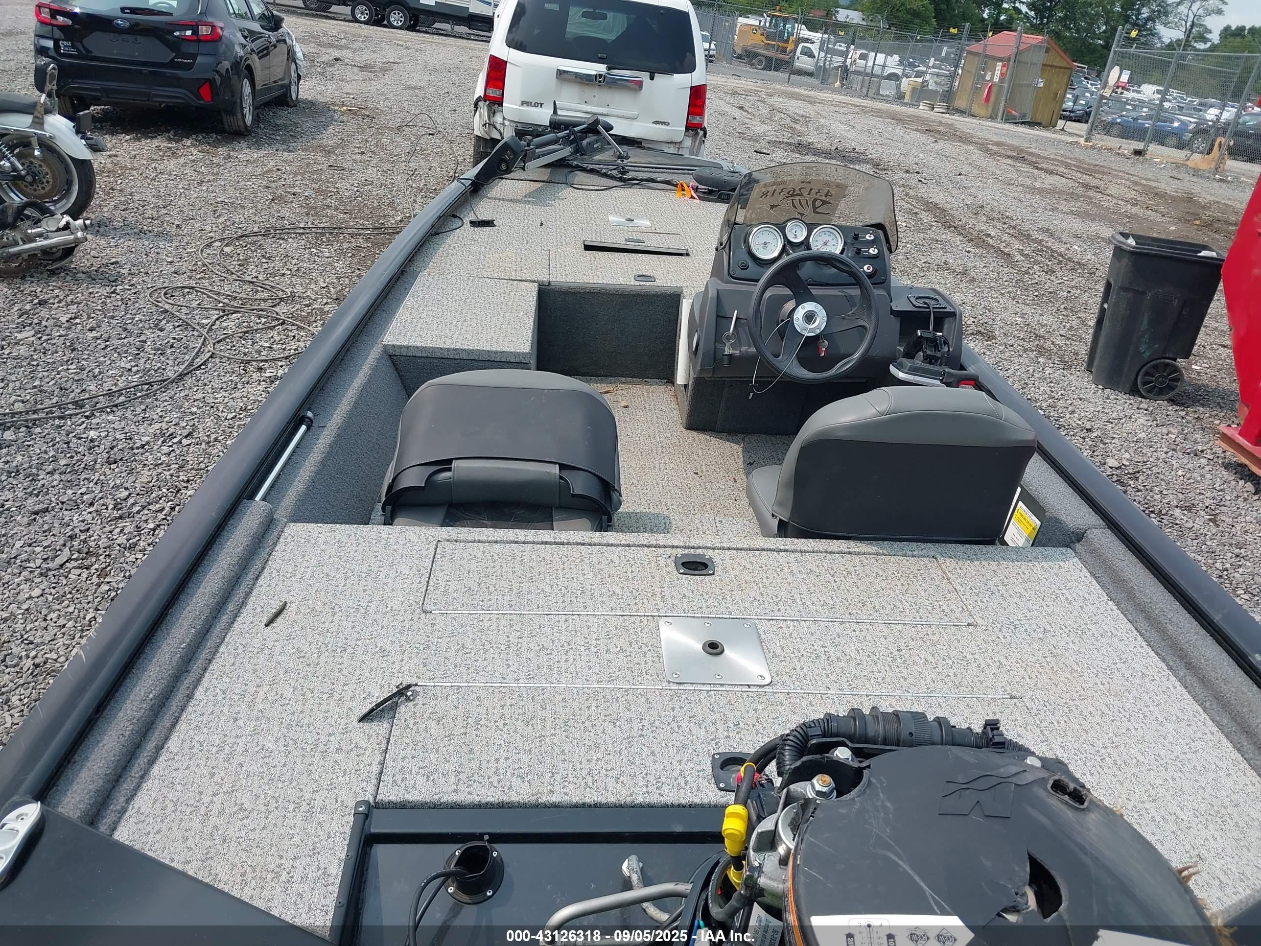 TRACKER MARINE image 5