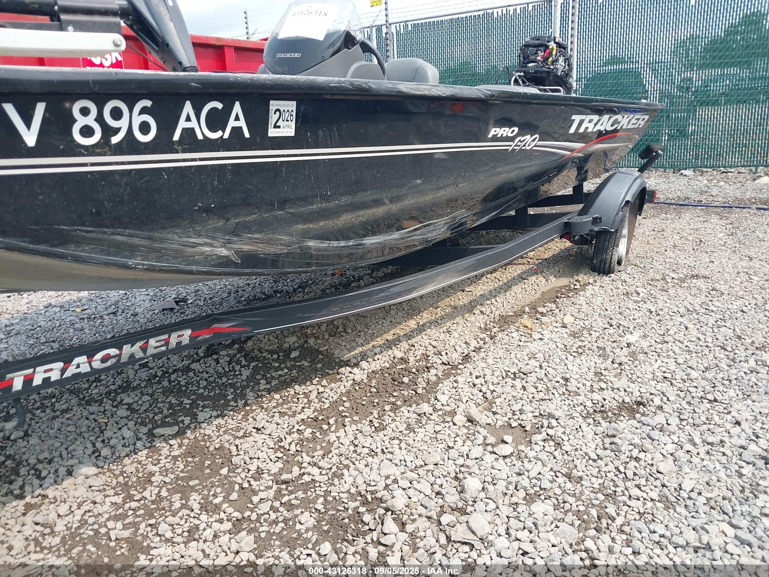 TRACKER MARINE image 6