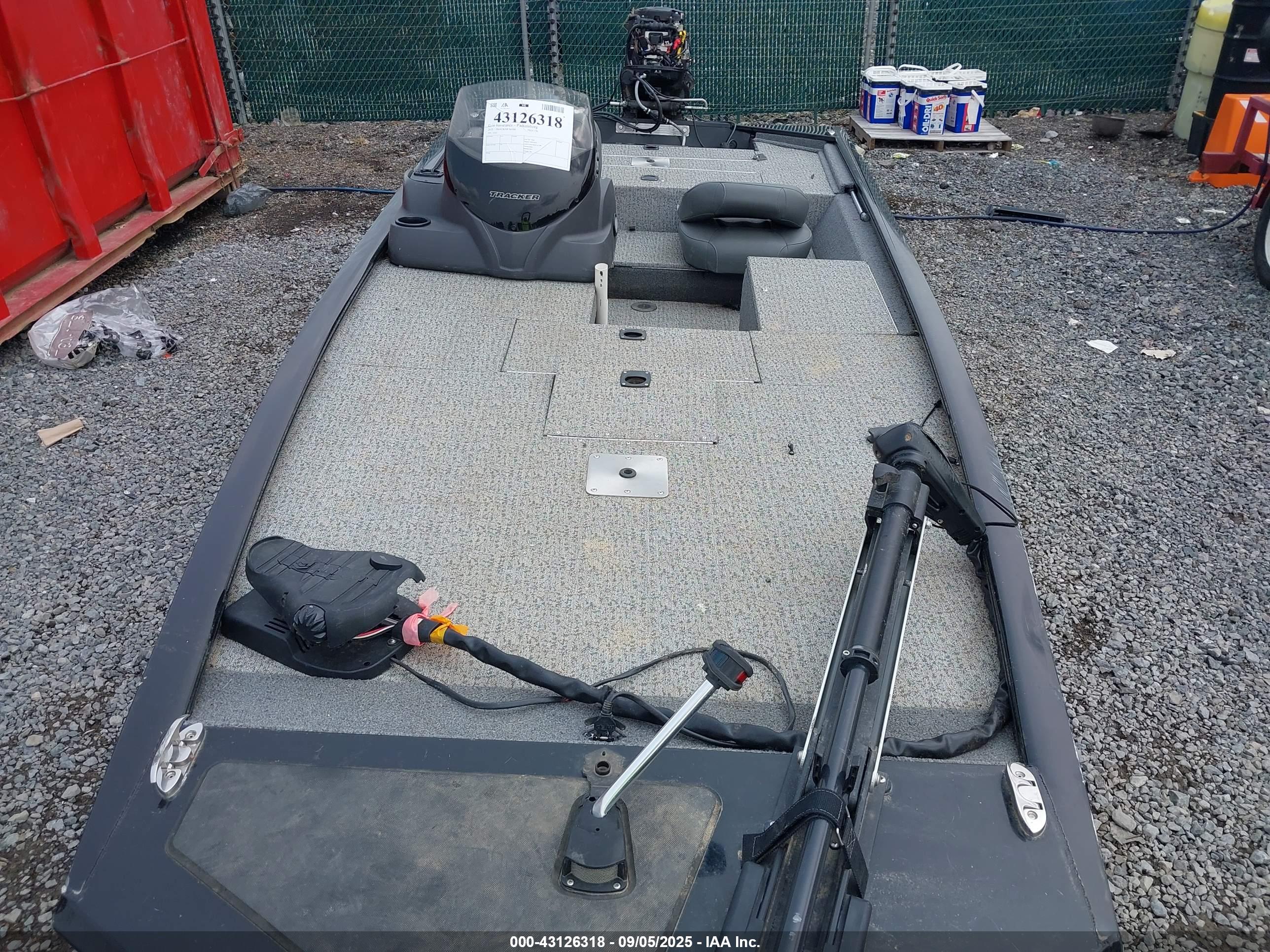 TRACKER MARINE image 8