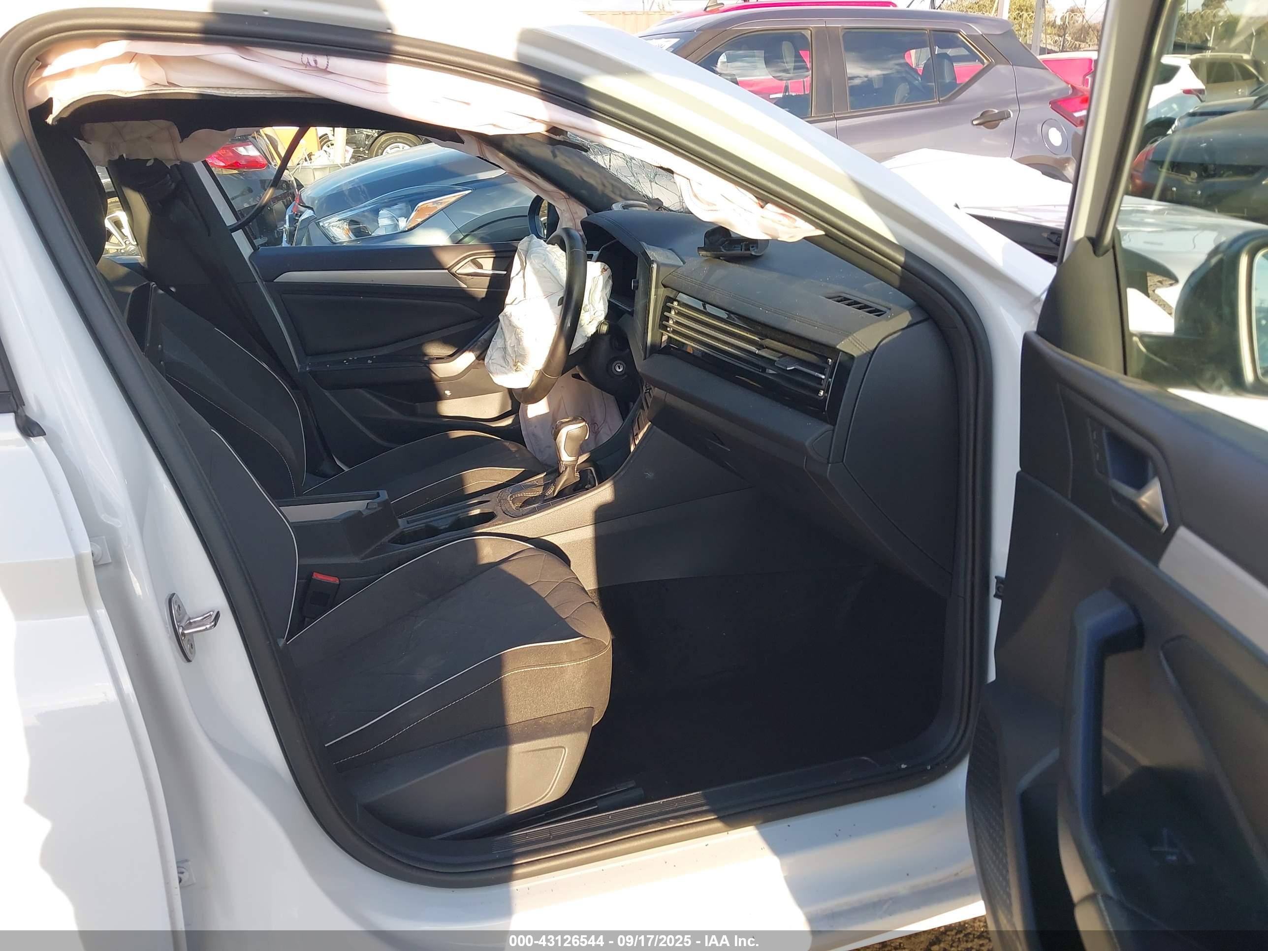 VOLKSWAGEN JETTA image 5