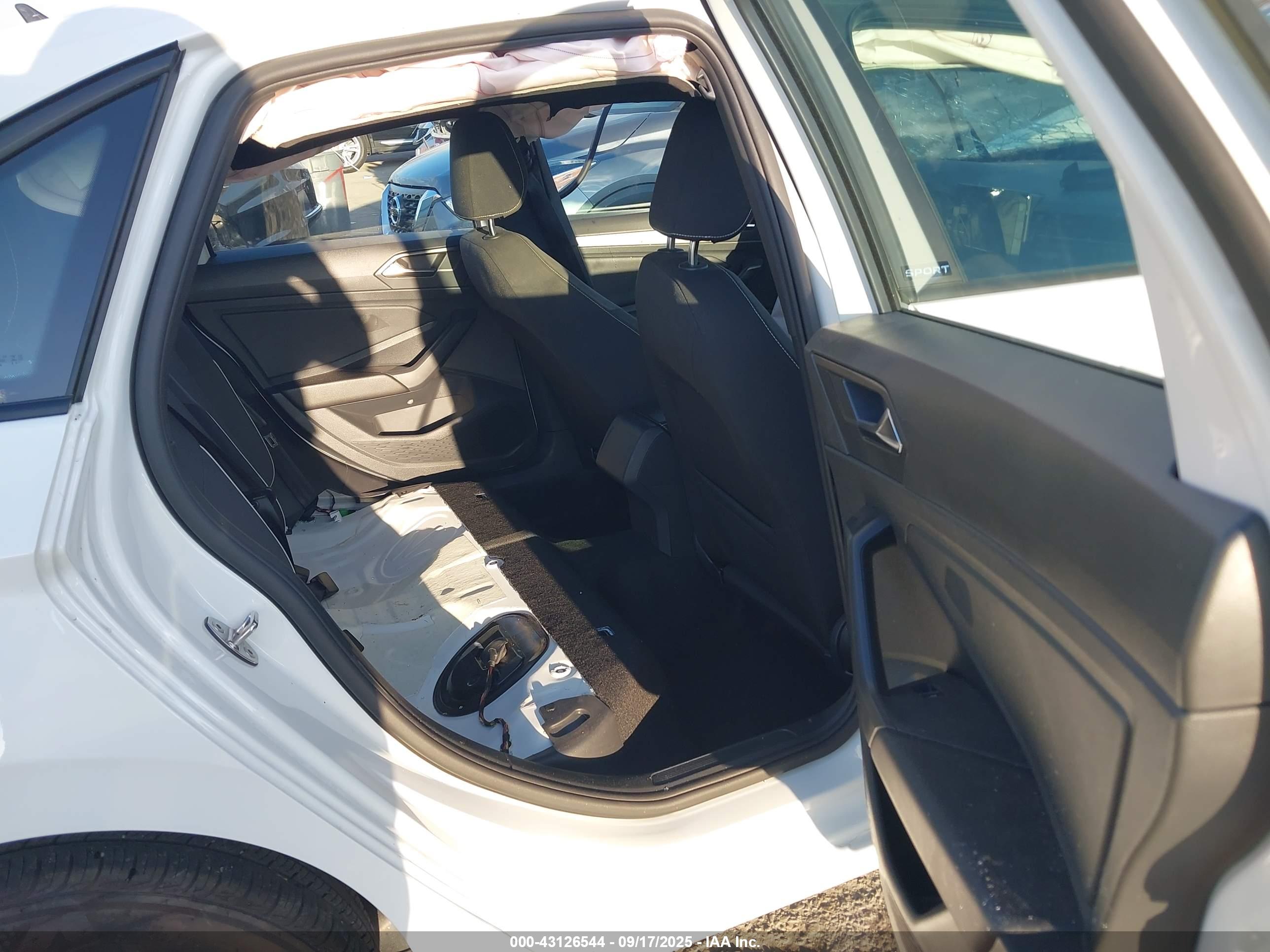 VOLKSWAGEN JETTA image 8