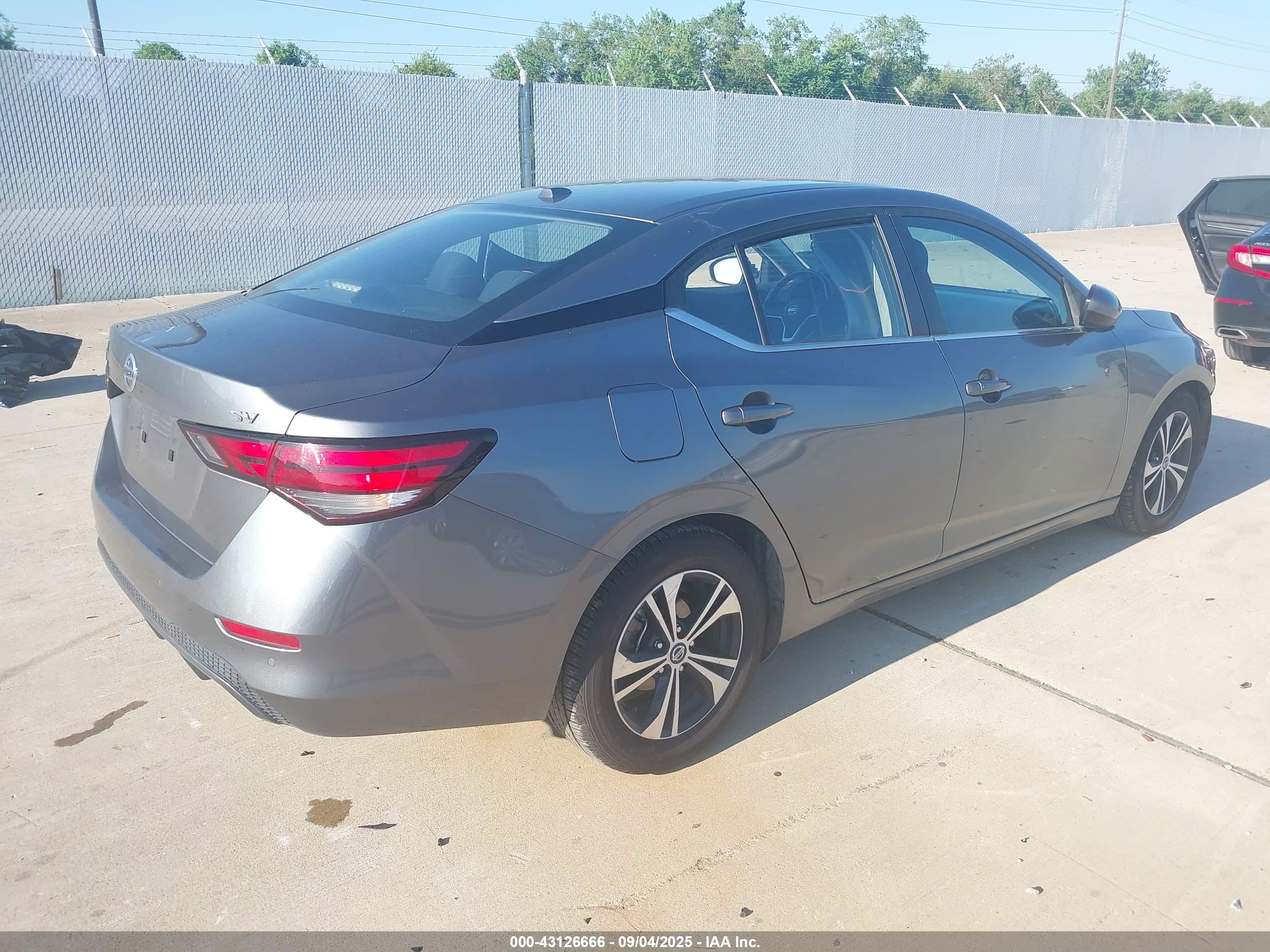 NISSAN SENTRA image 4