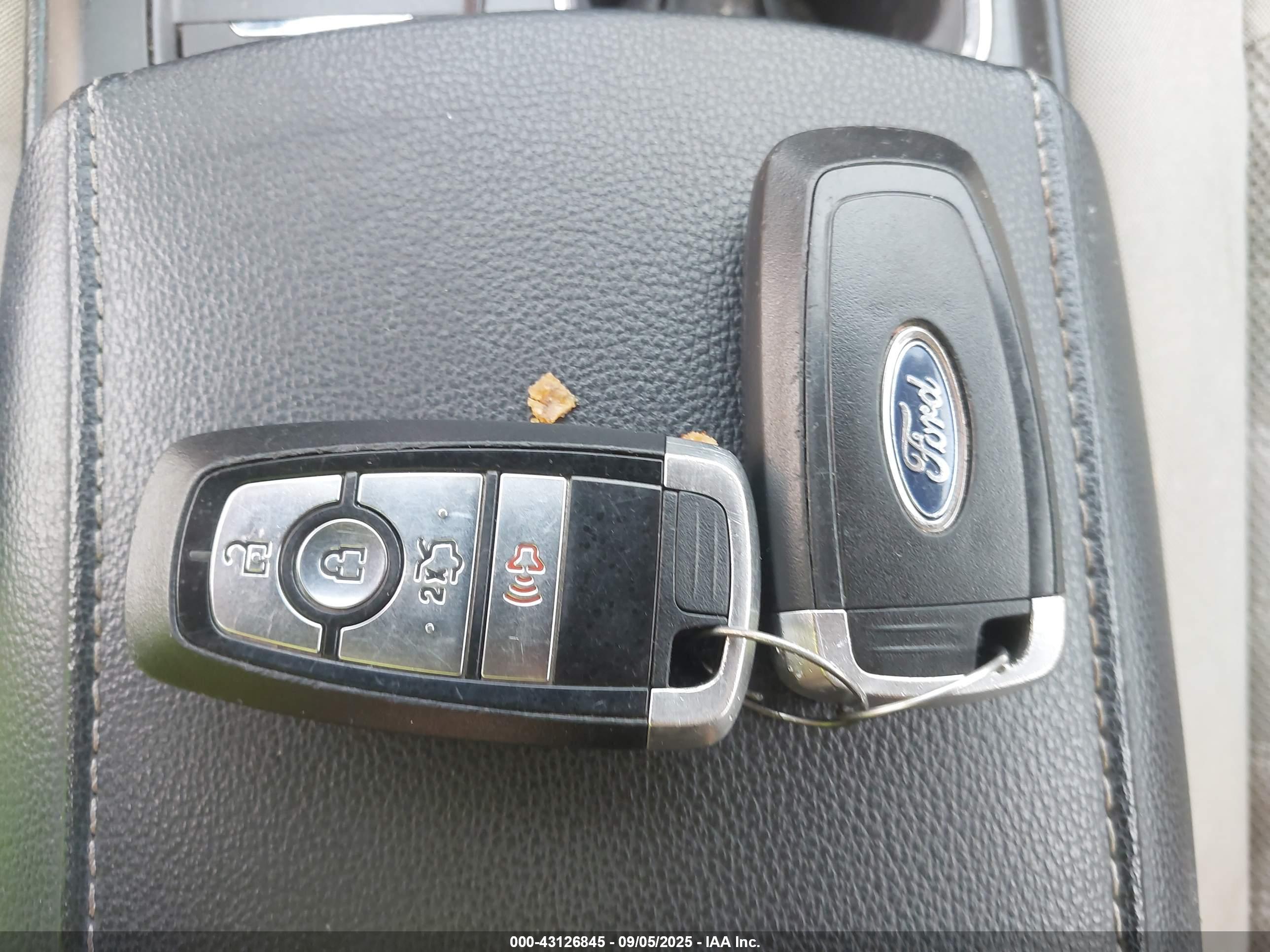 FORD FUSION image 11