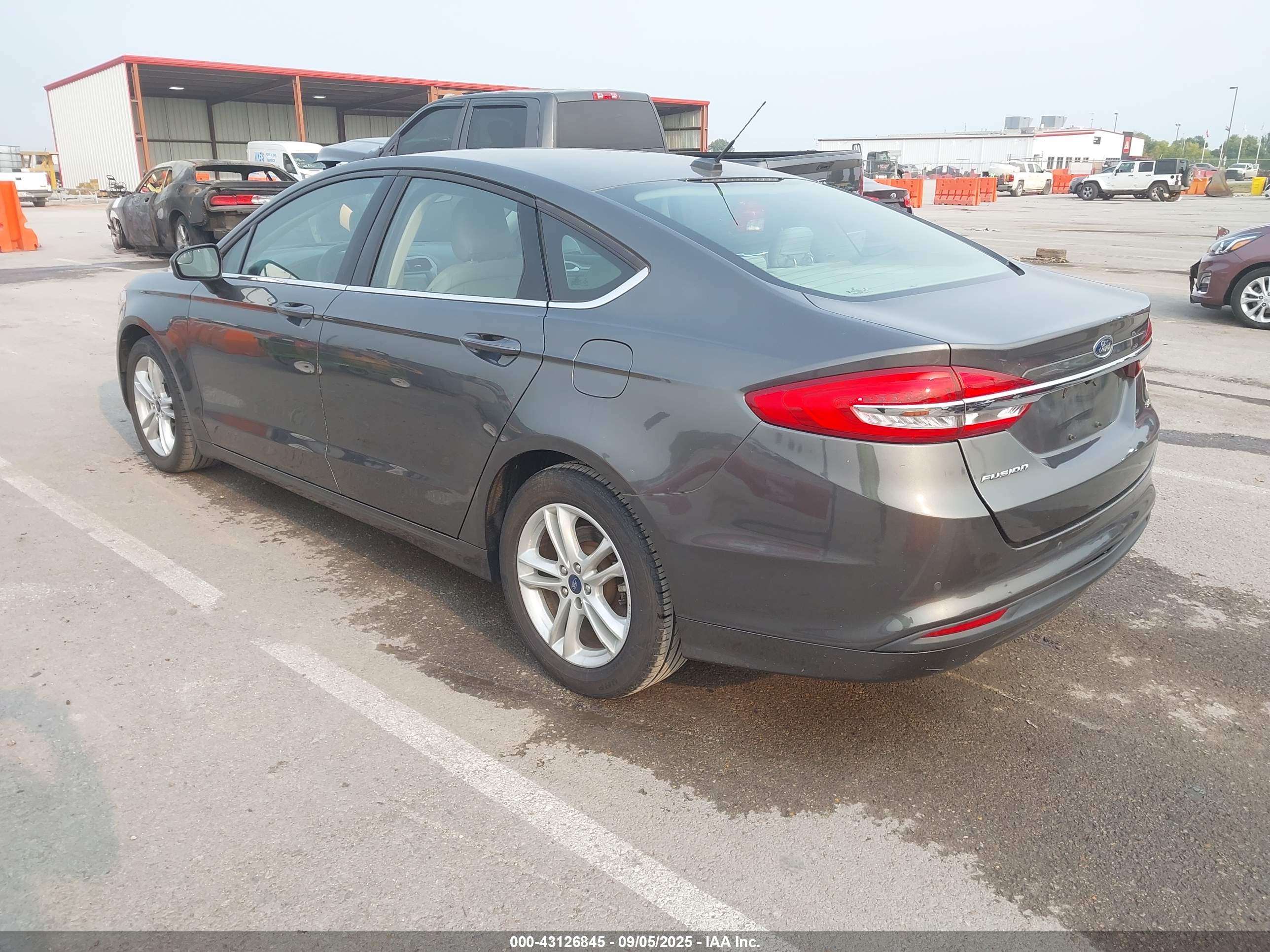 FORD FUSION image 3