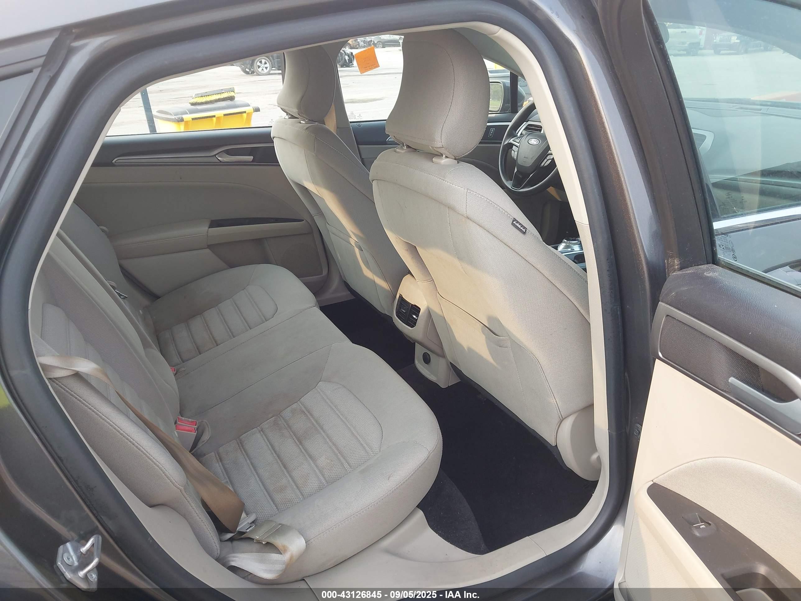FORD FUSION image 8