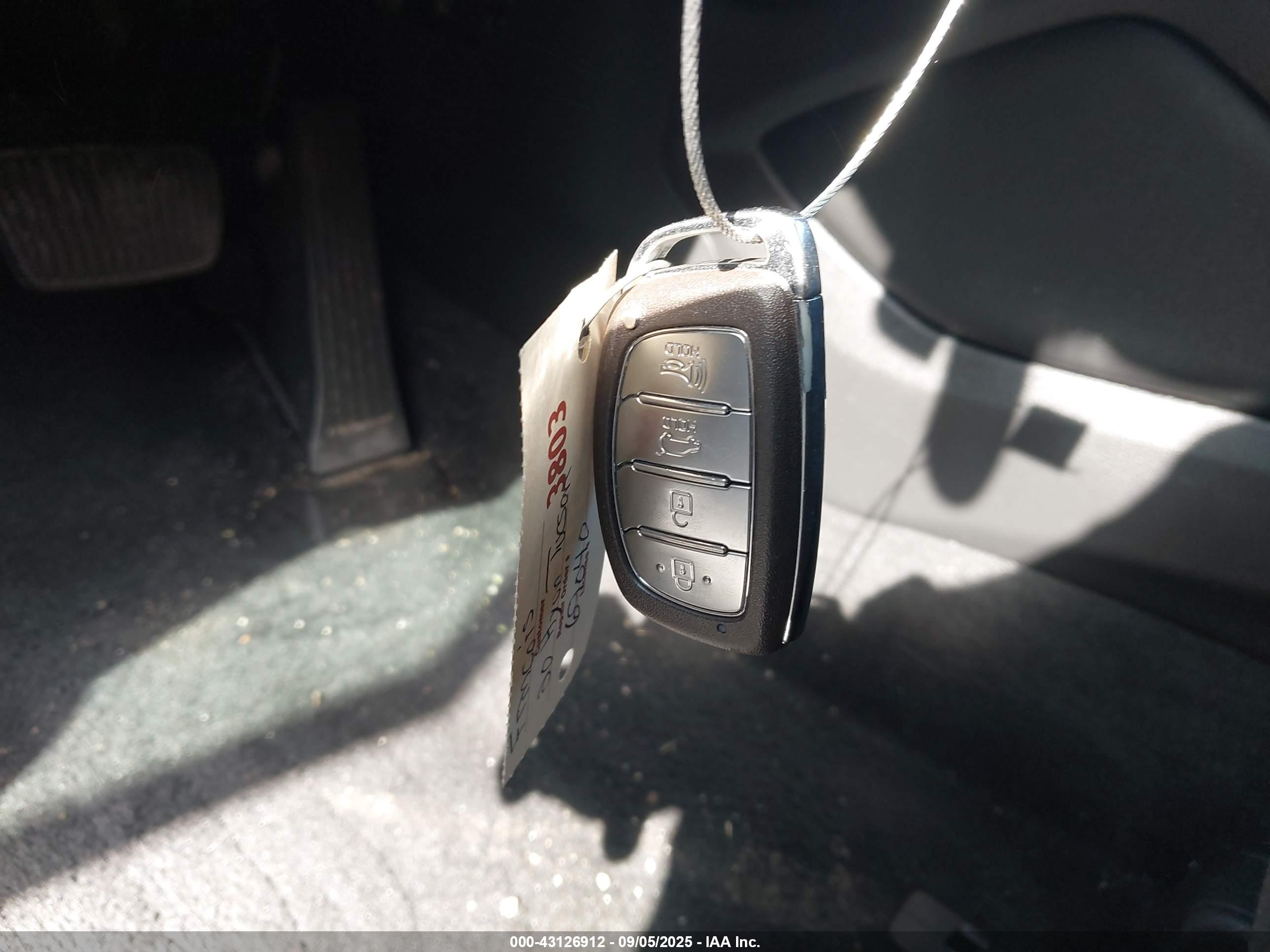HYUNDAI TUCSON image 11