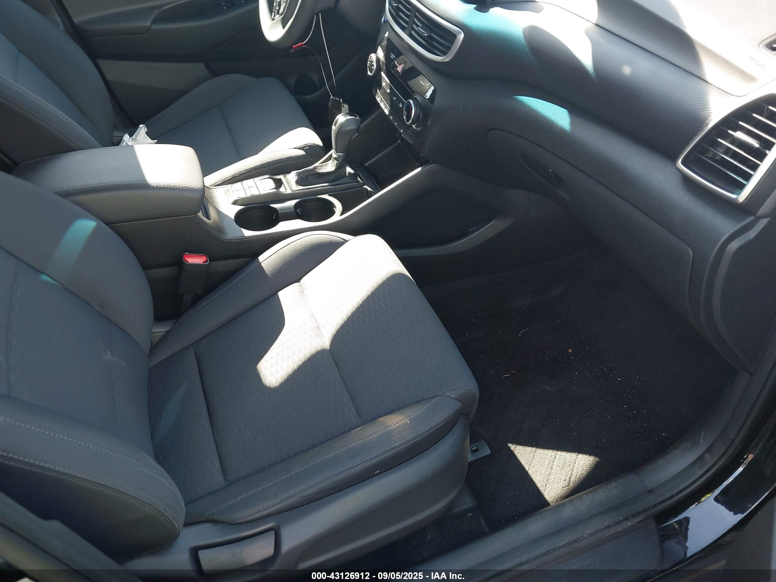 HYUNDAI TUCSON image 5