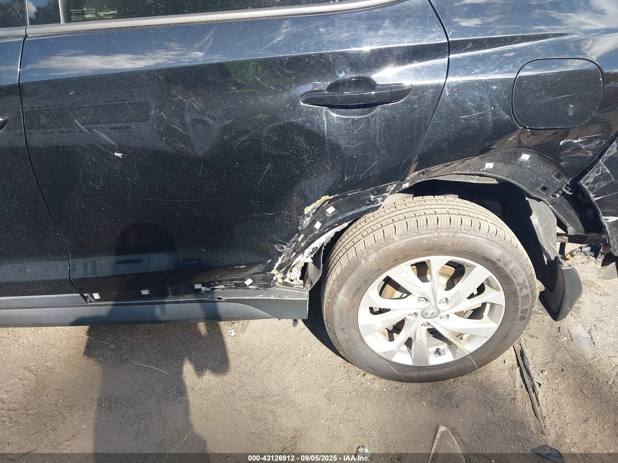 HYUNDAI TUCSON image 6