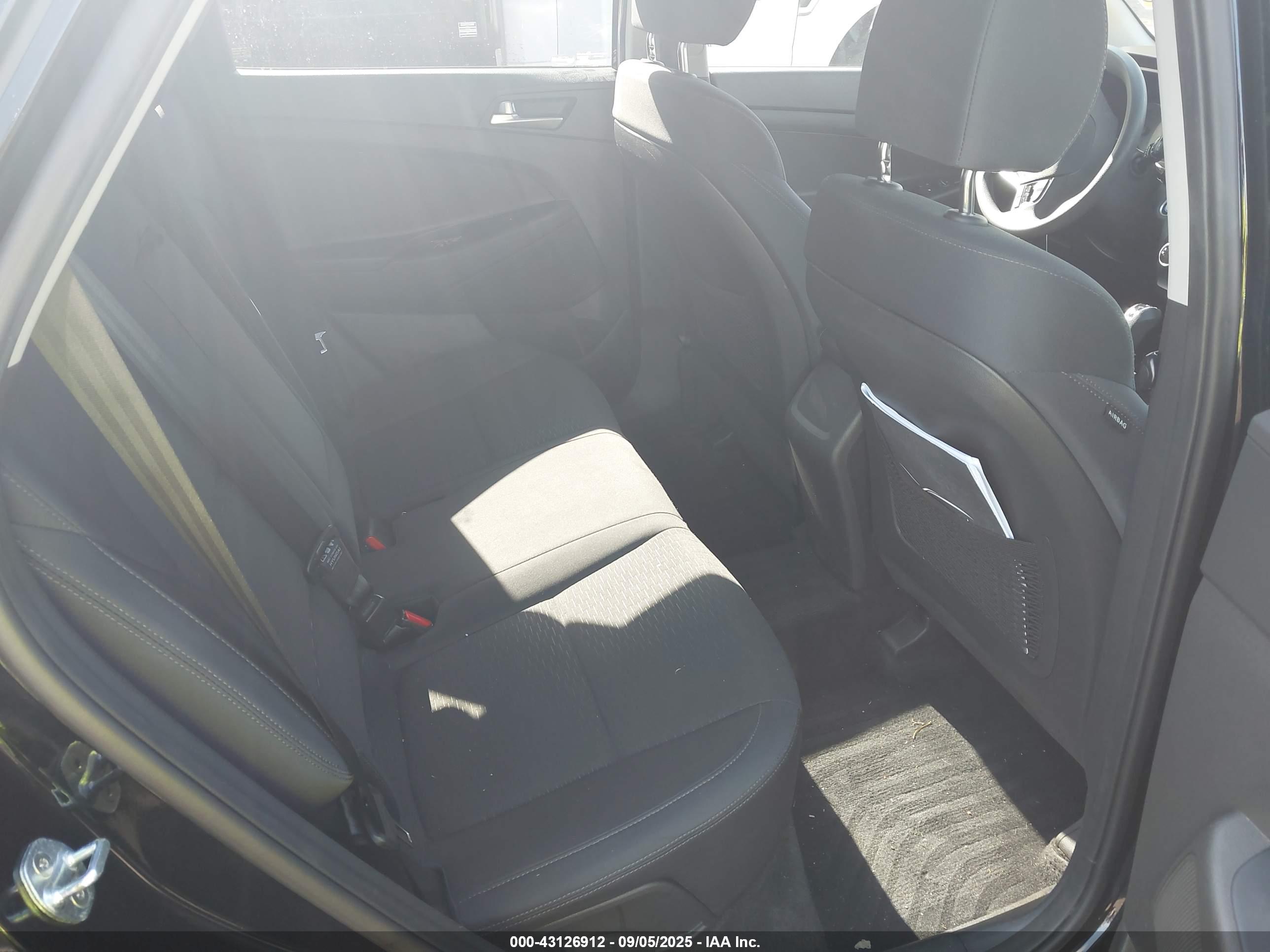 HYUNDAI TUCSON image 8