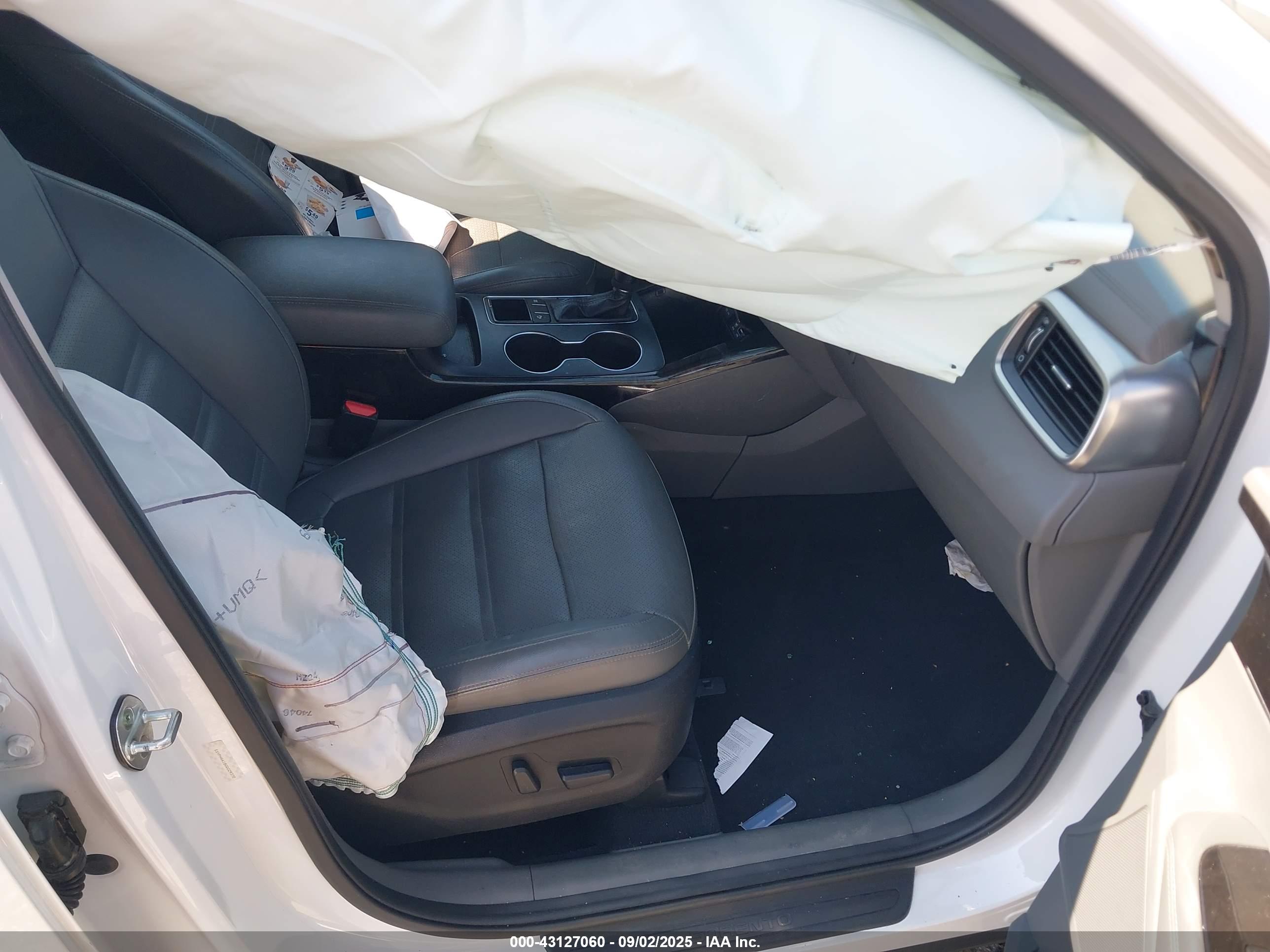 KIA SORENTO image 5