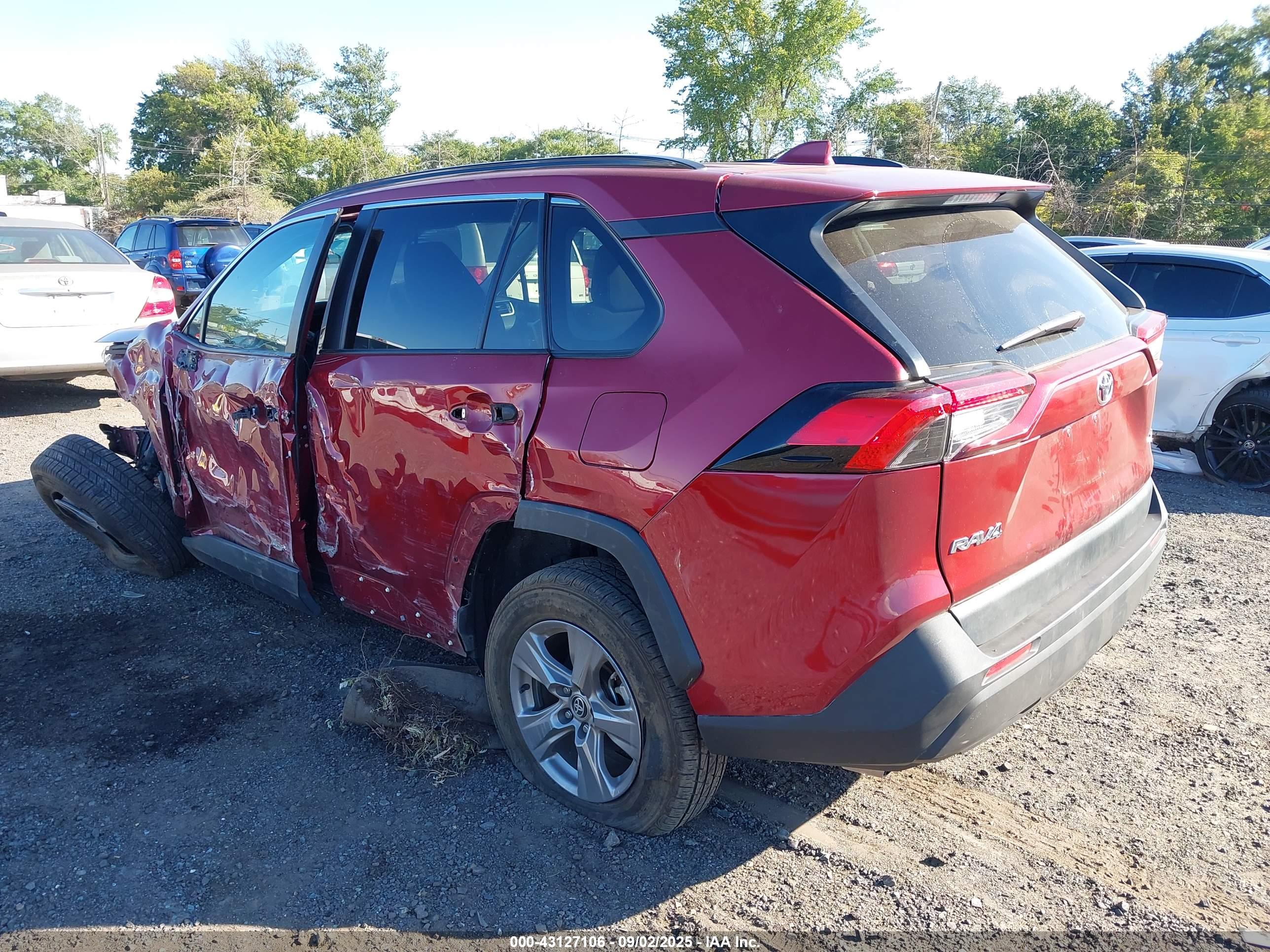 TOYOTA RAV4 image 3