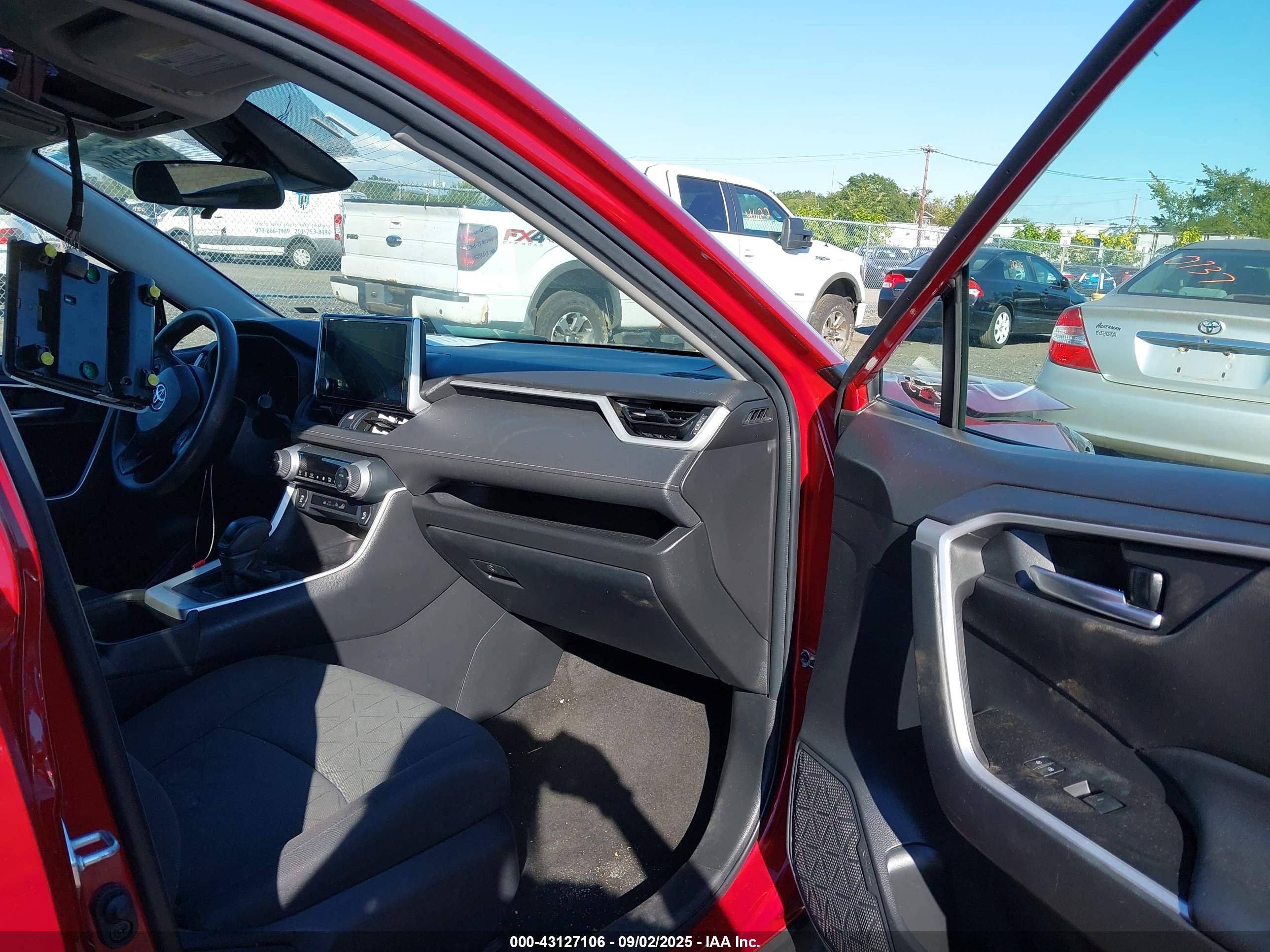 TOYOTA RAV4 image 5