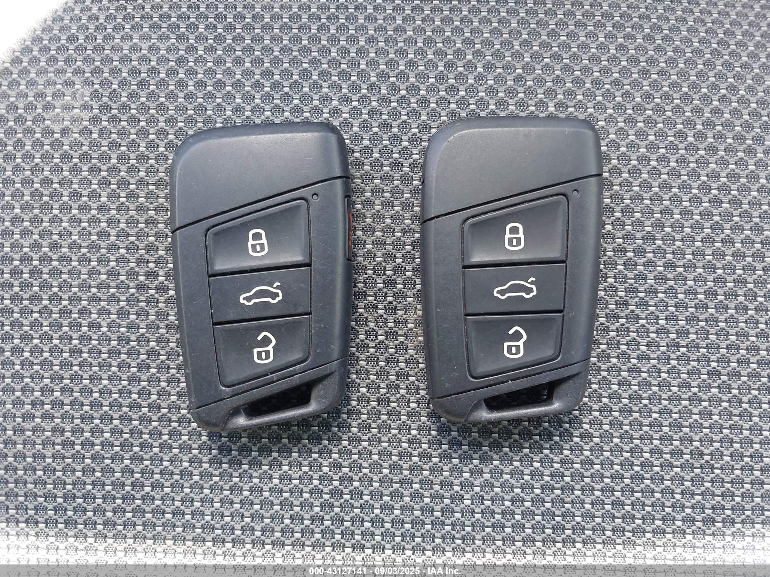 VOLKSWAGEN TAOS image 11
