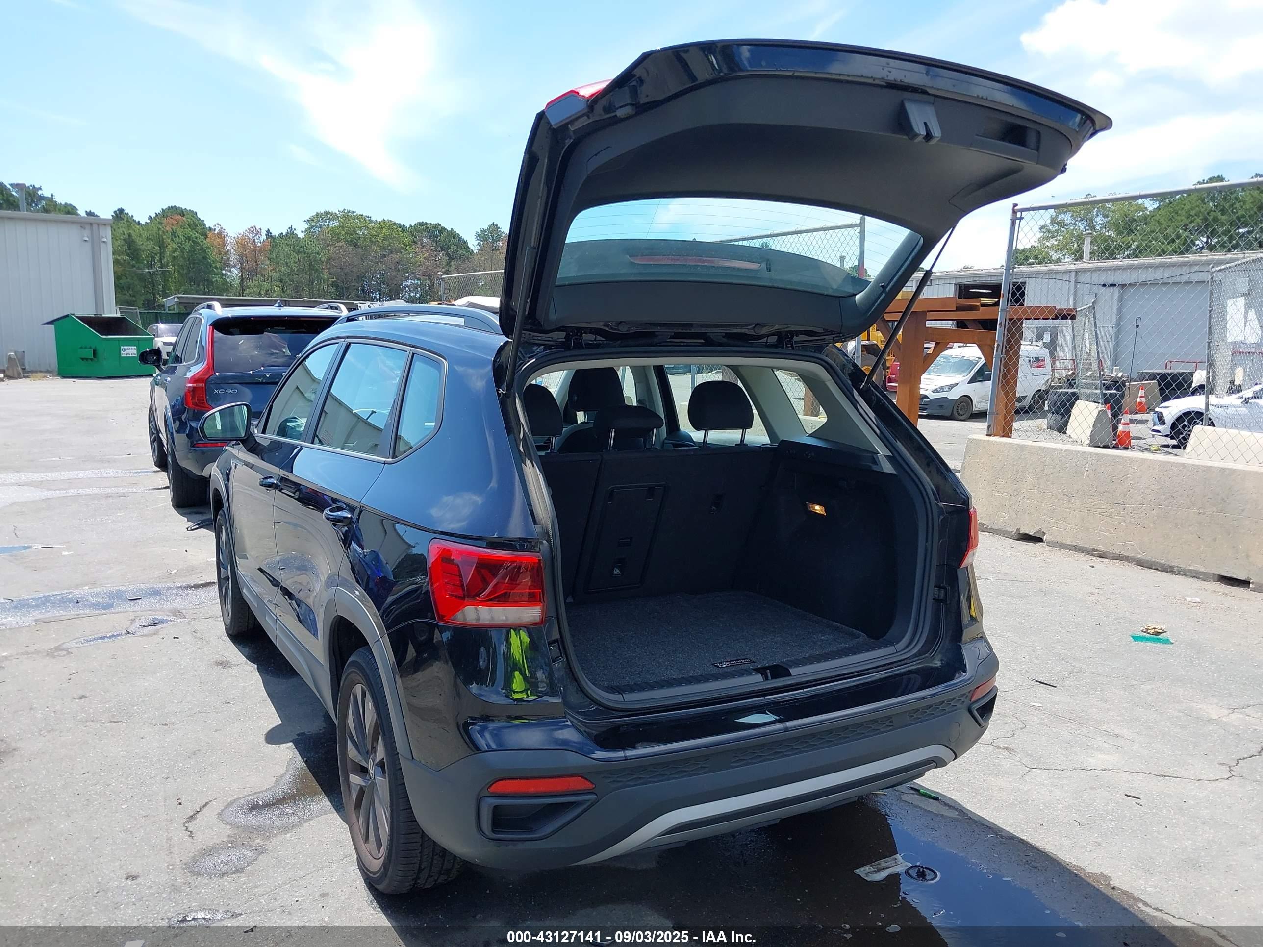 VOLKSWAGEN TAOS image 3
