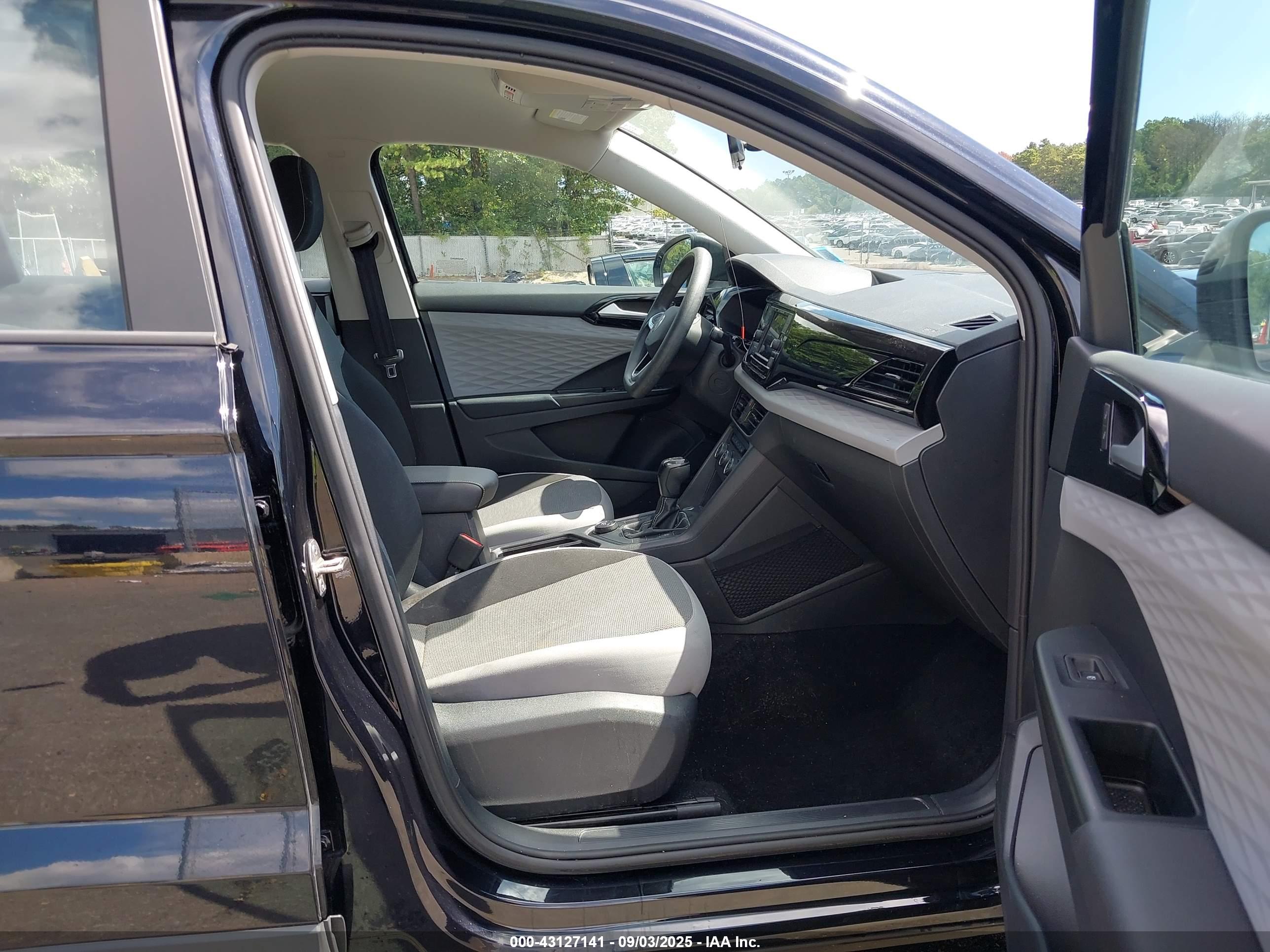 VOLKSWAGEN TAOS image 5