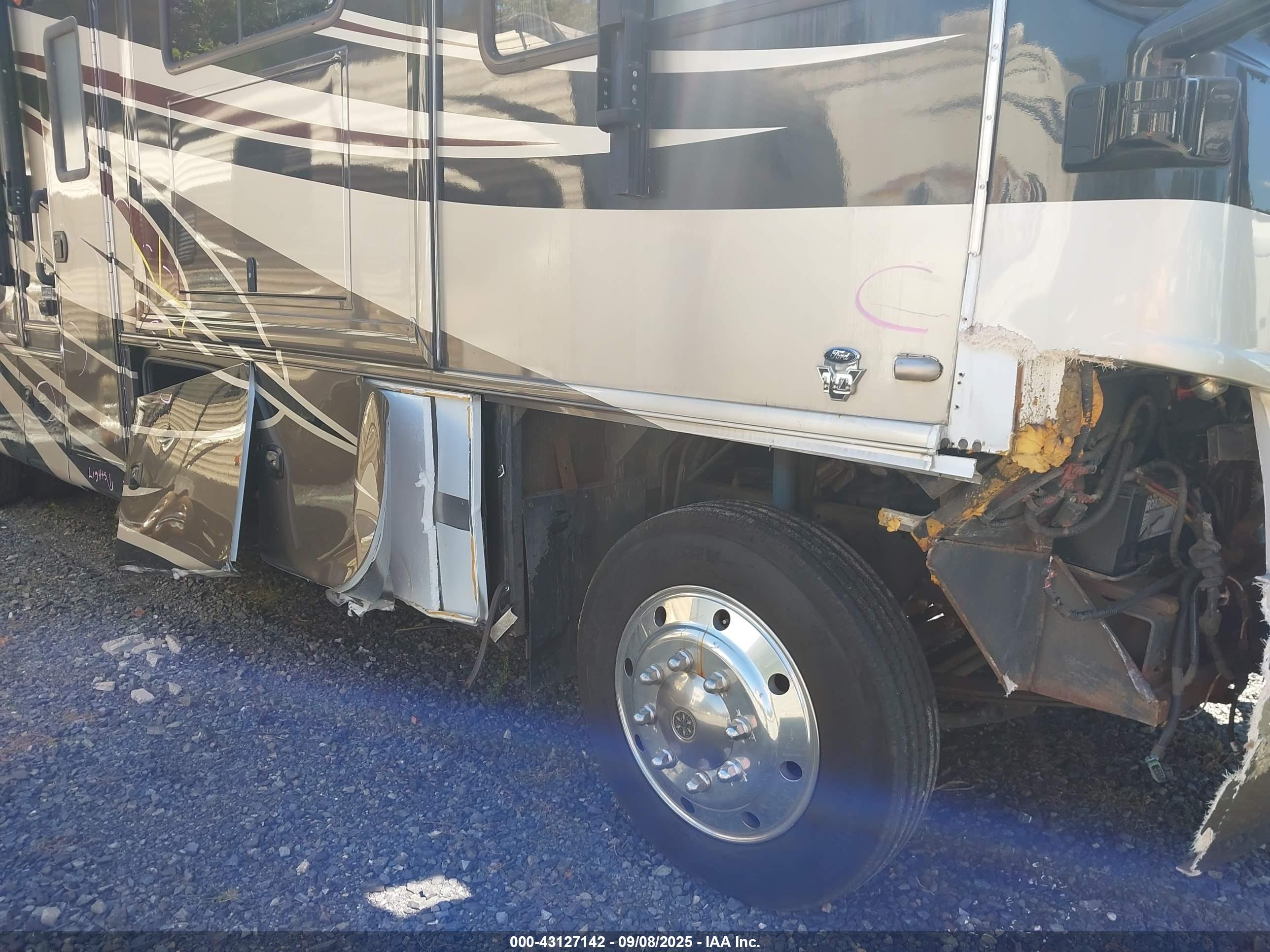 FORD MOTORHOME image 6