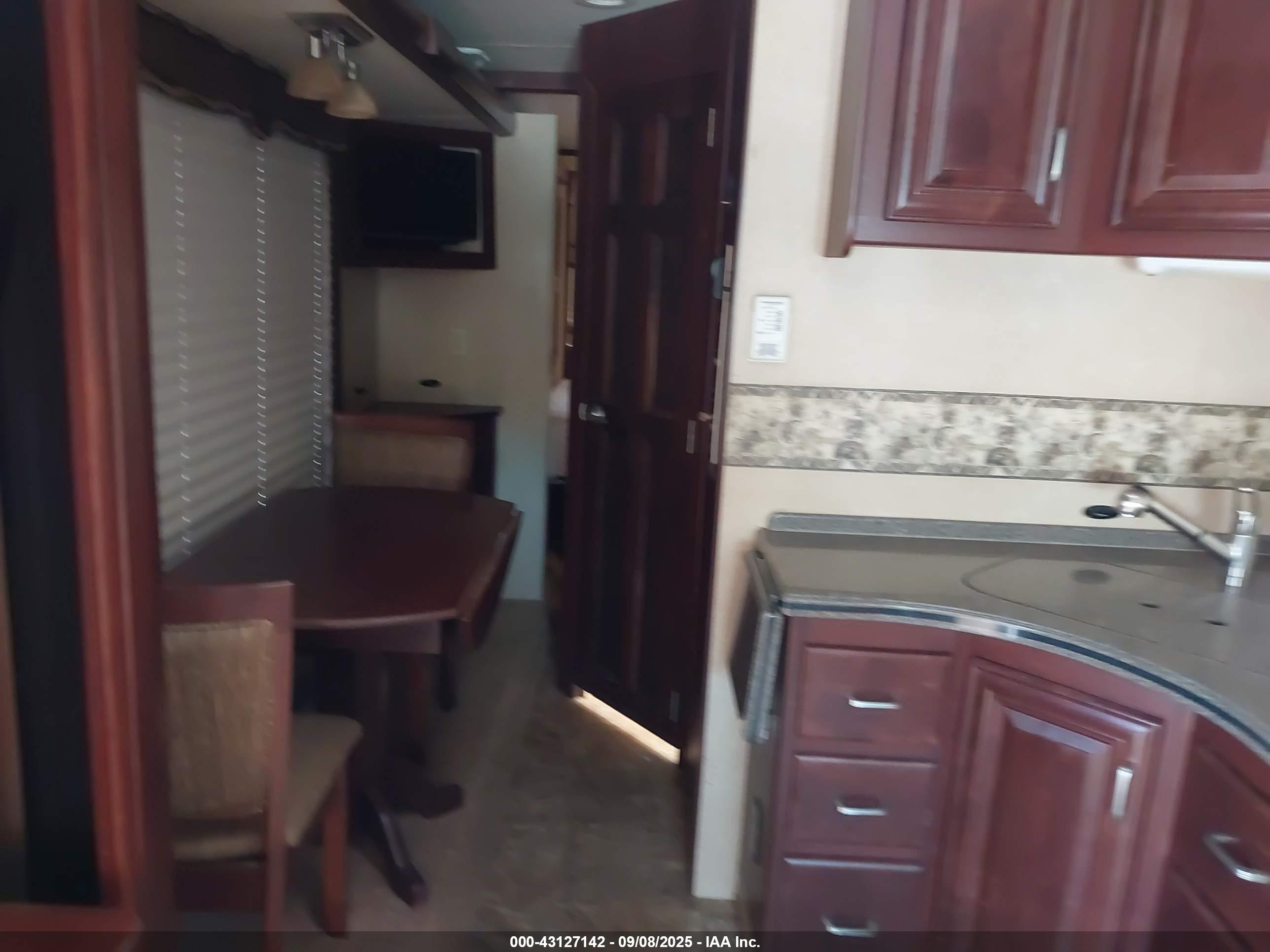 FORD MOTORHOME image 8
