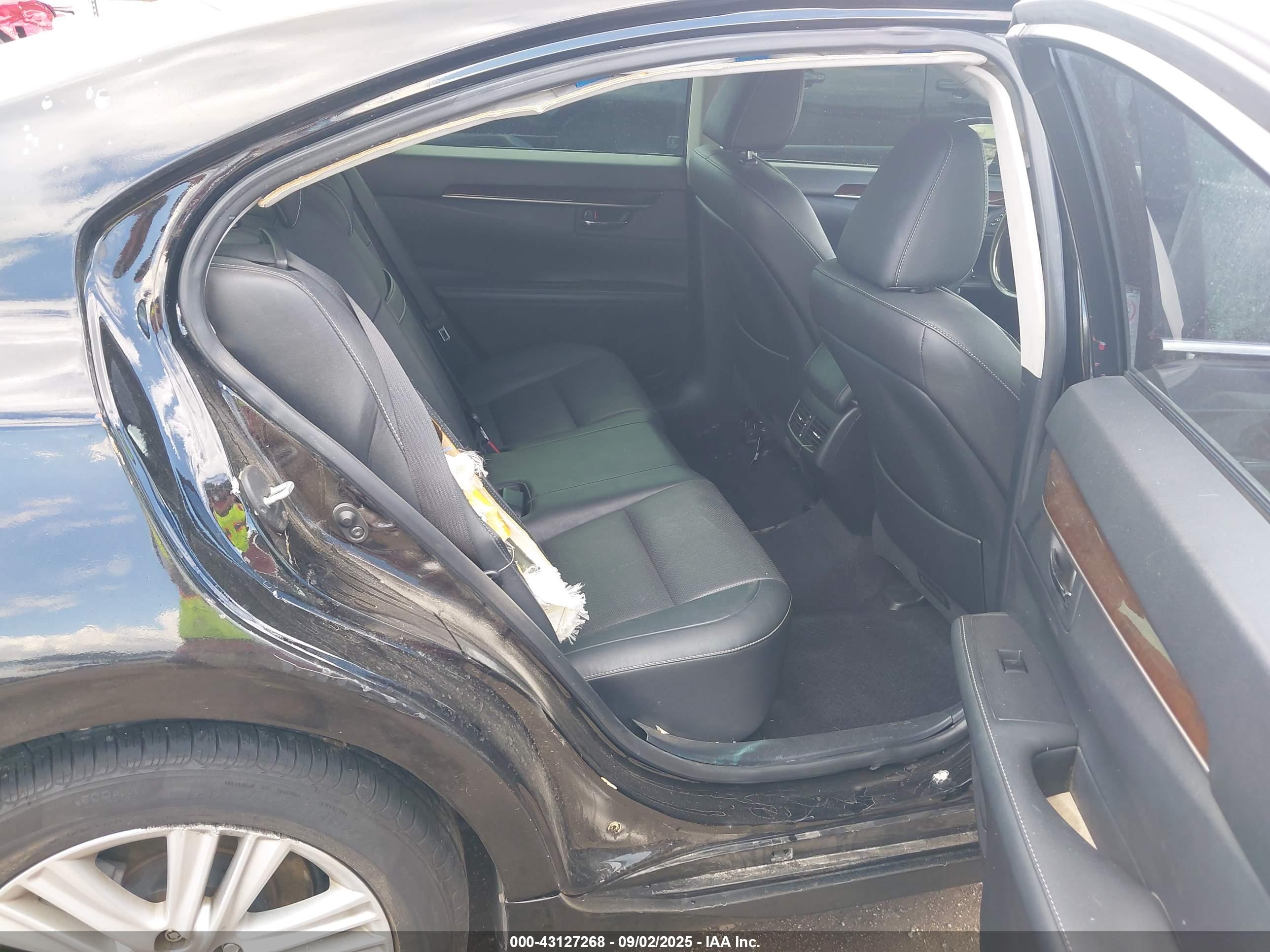 LEXUS ES image 8