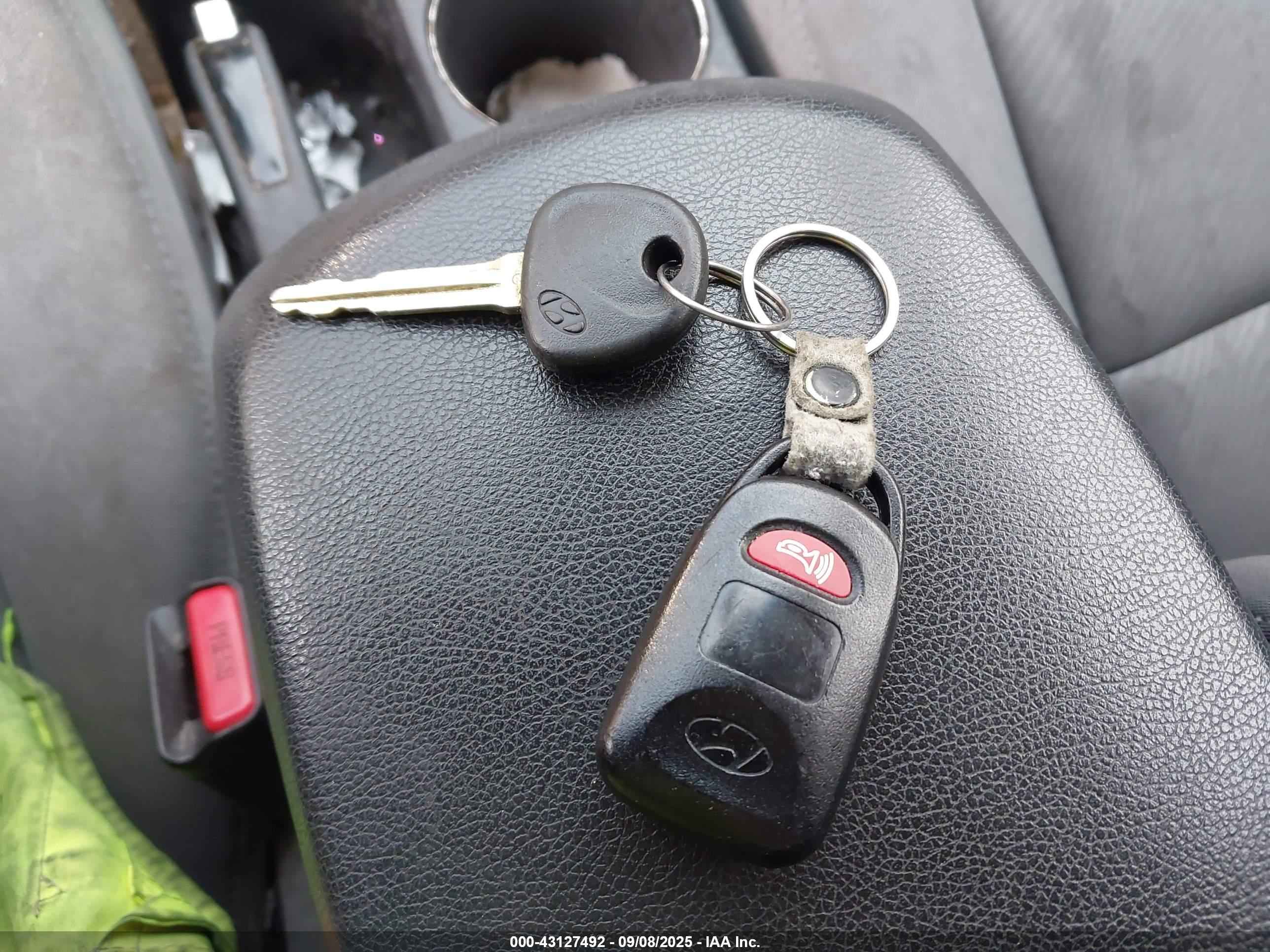 HYUNDAI ELANTRA image 11