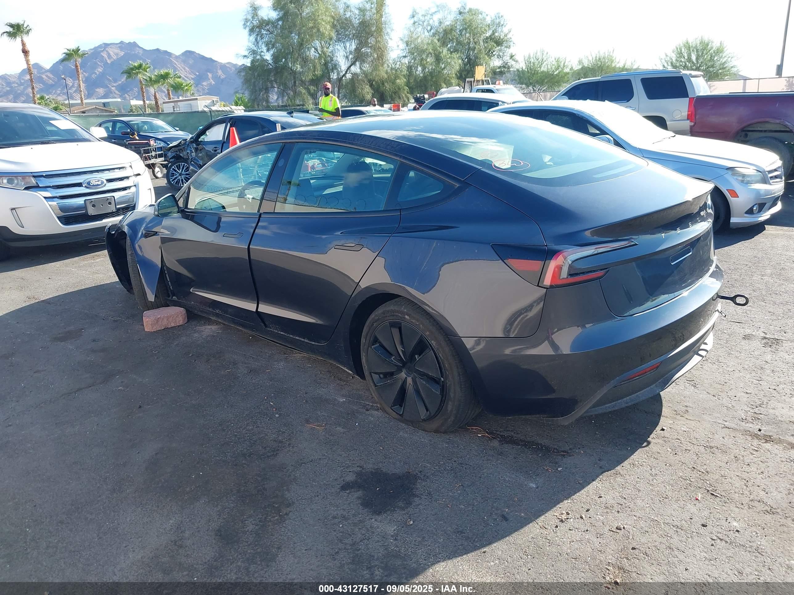 TESLA MODEL image 3