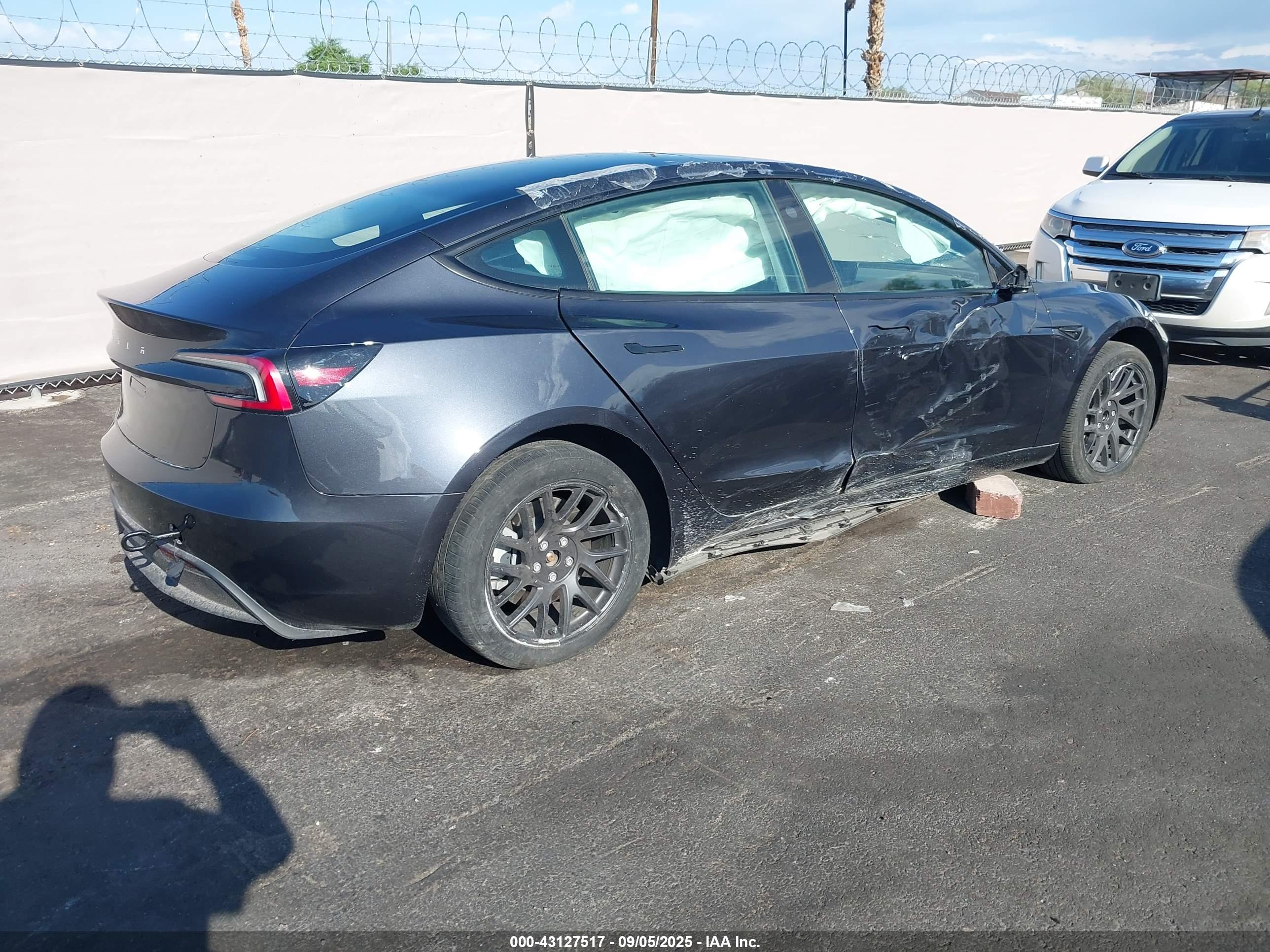 TESLA MODEL image 4
