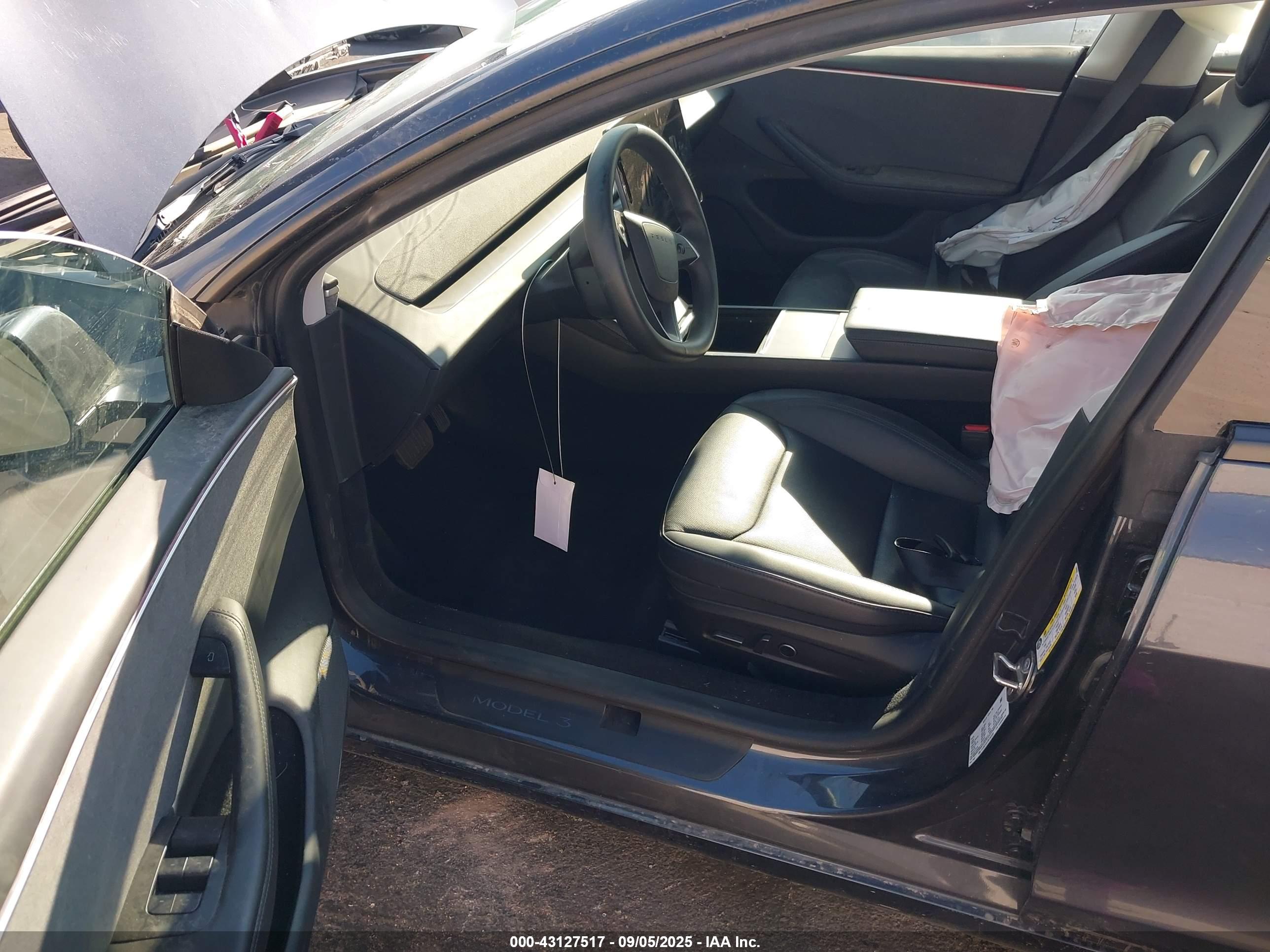 TESLA MODEL image 5