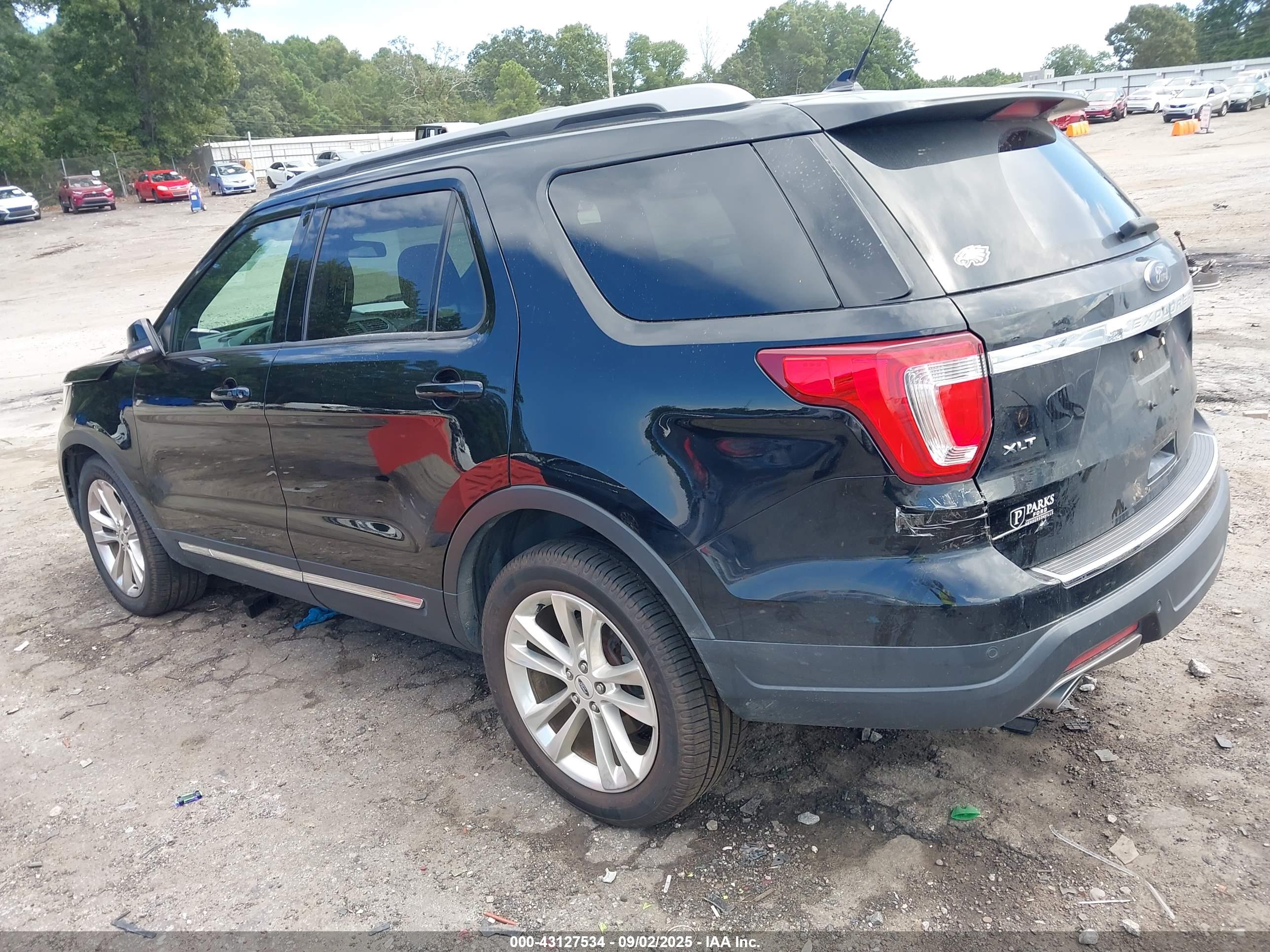 FORD EXPLORER image 3