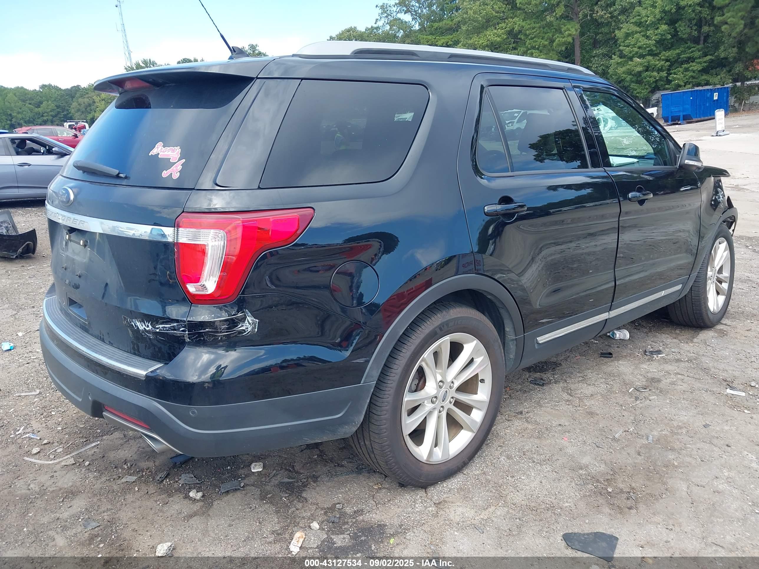 FORD EXPLORER image 4