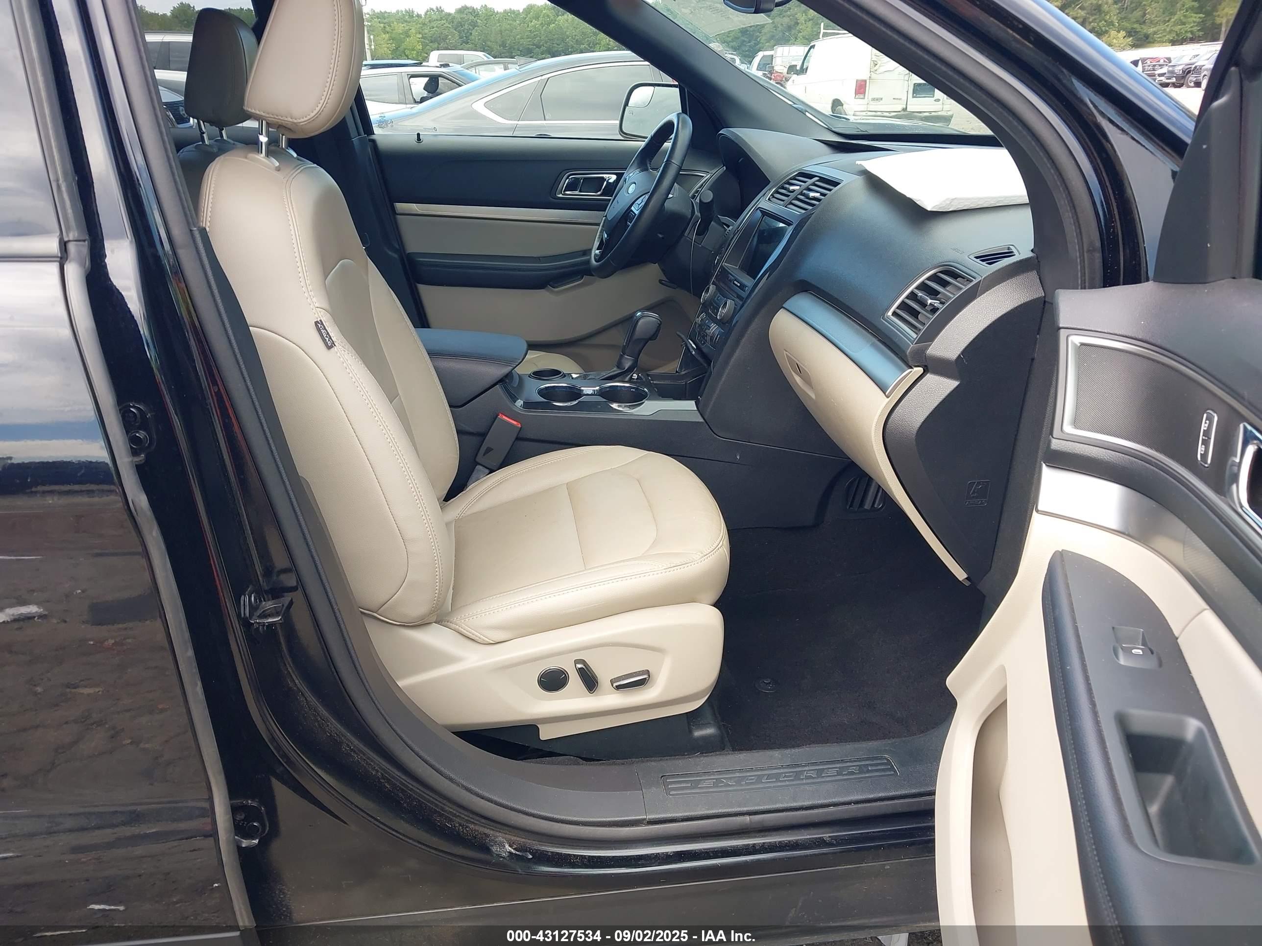 FORD EXPLORER image 5