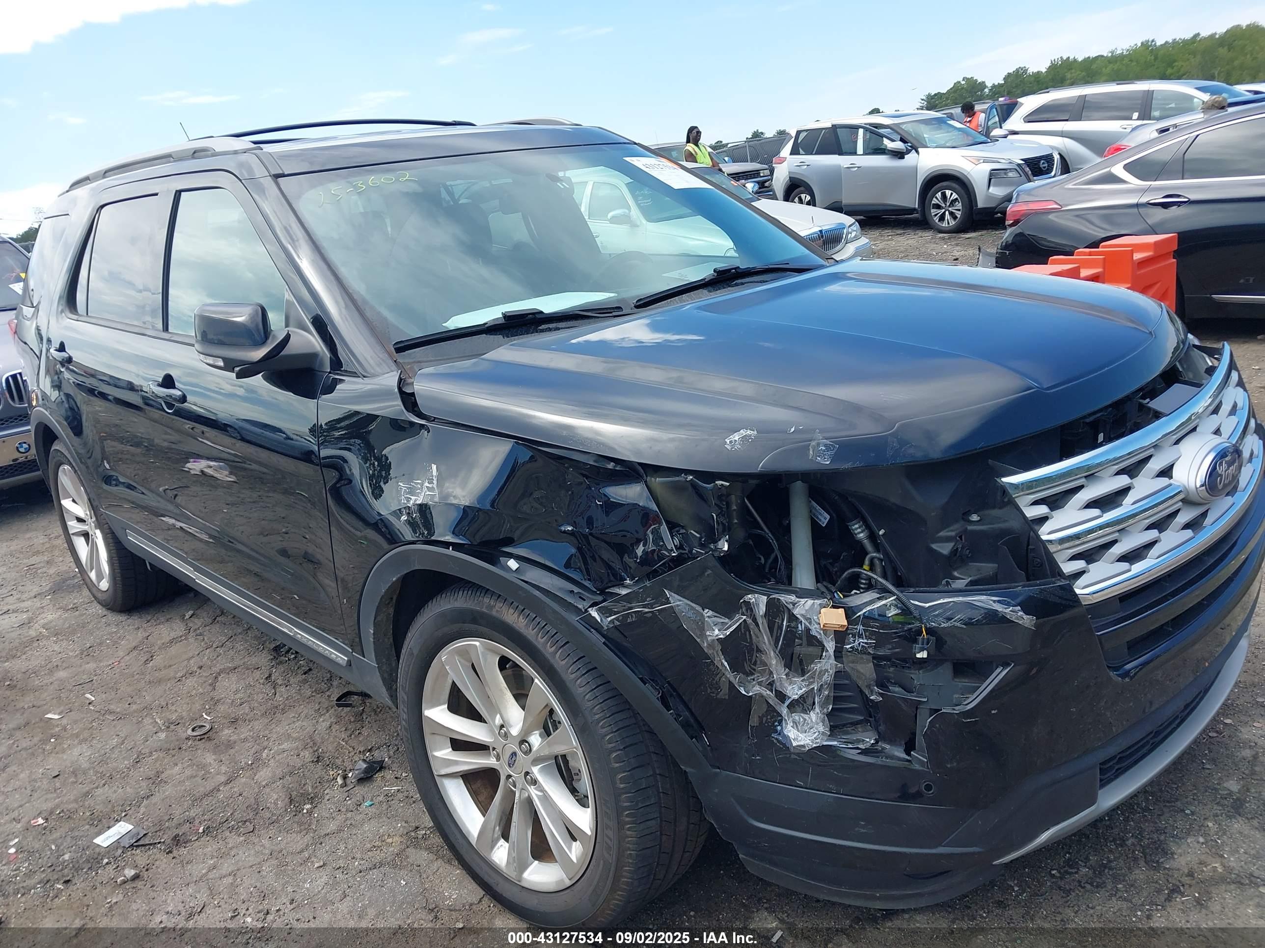 FORD EXPLORER image 6