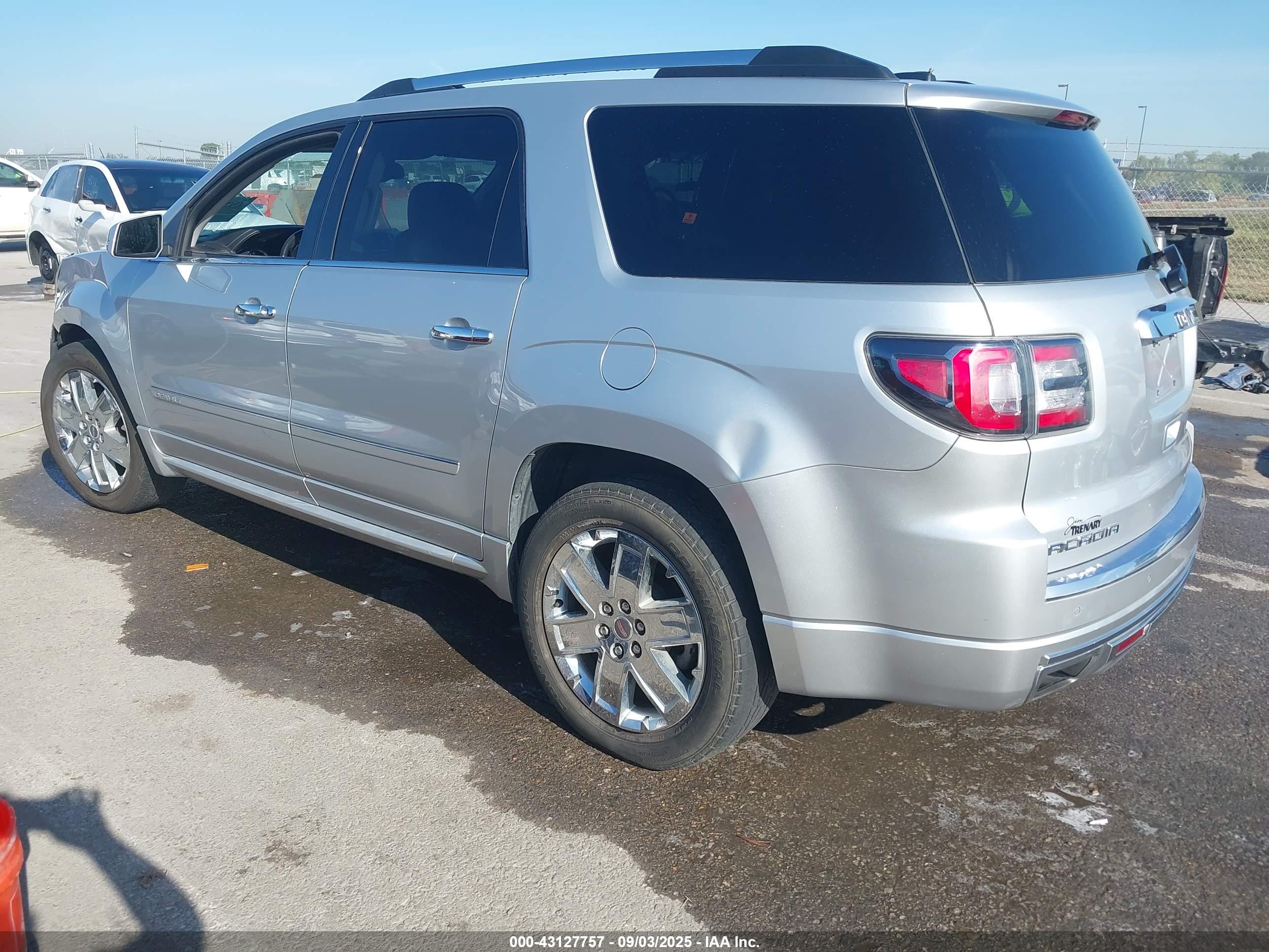 GMC ACADIA image 3