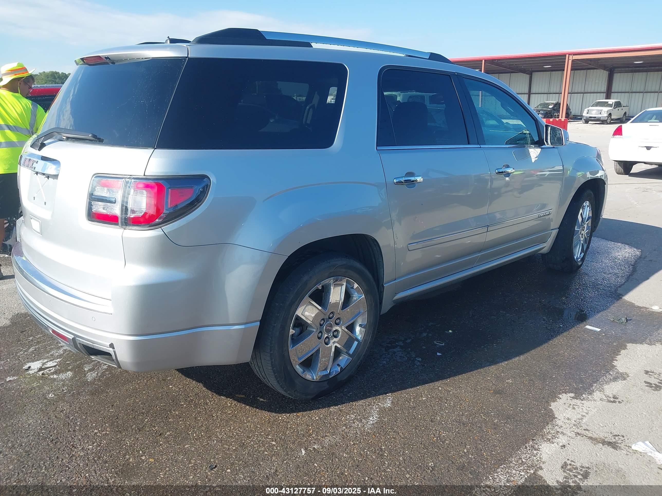 GMC ACADIA image 4