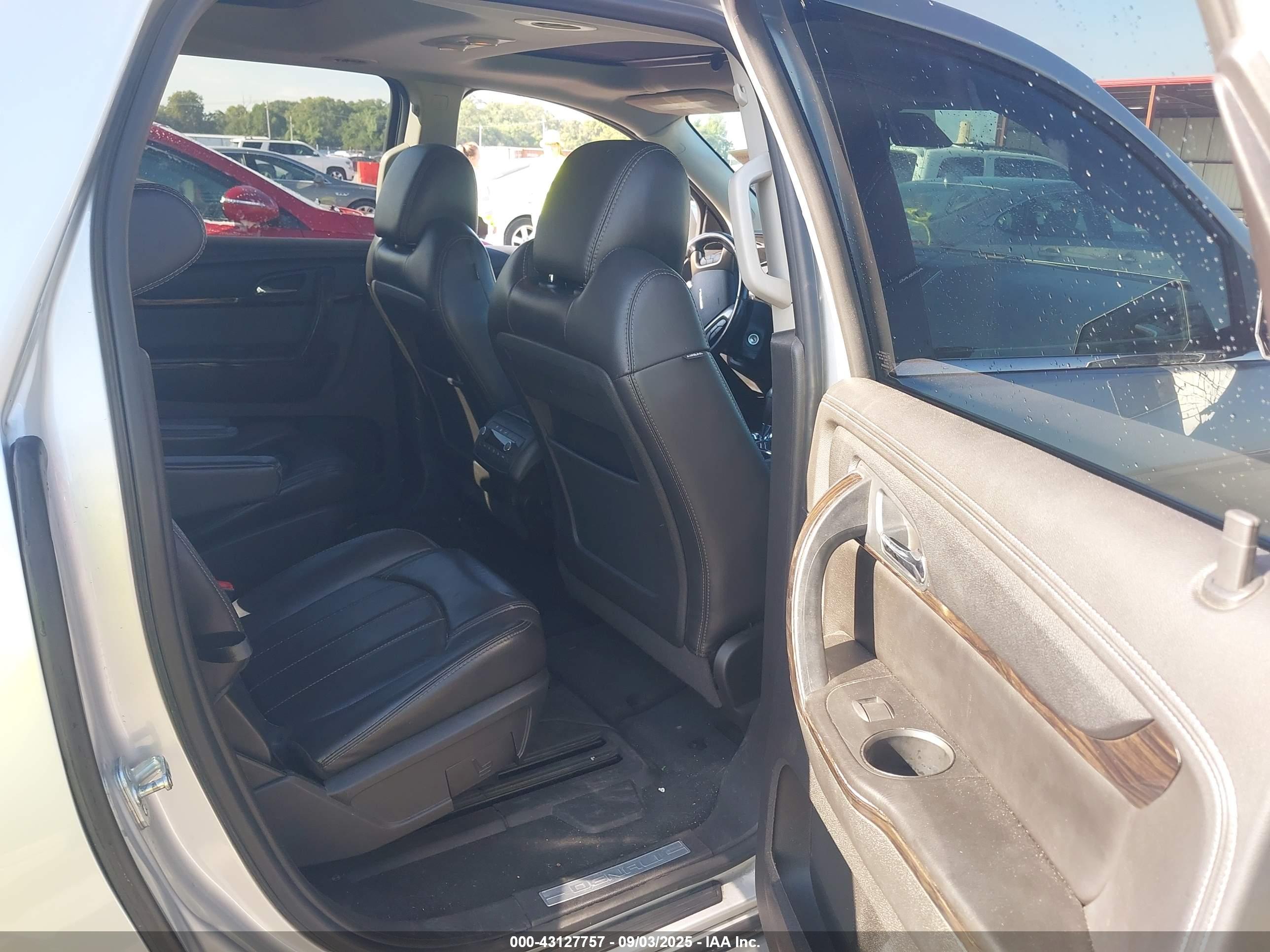 GMC ACADIA image 8