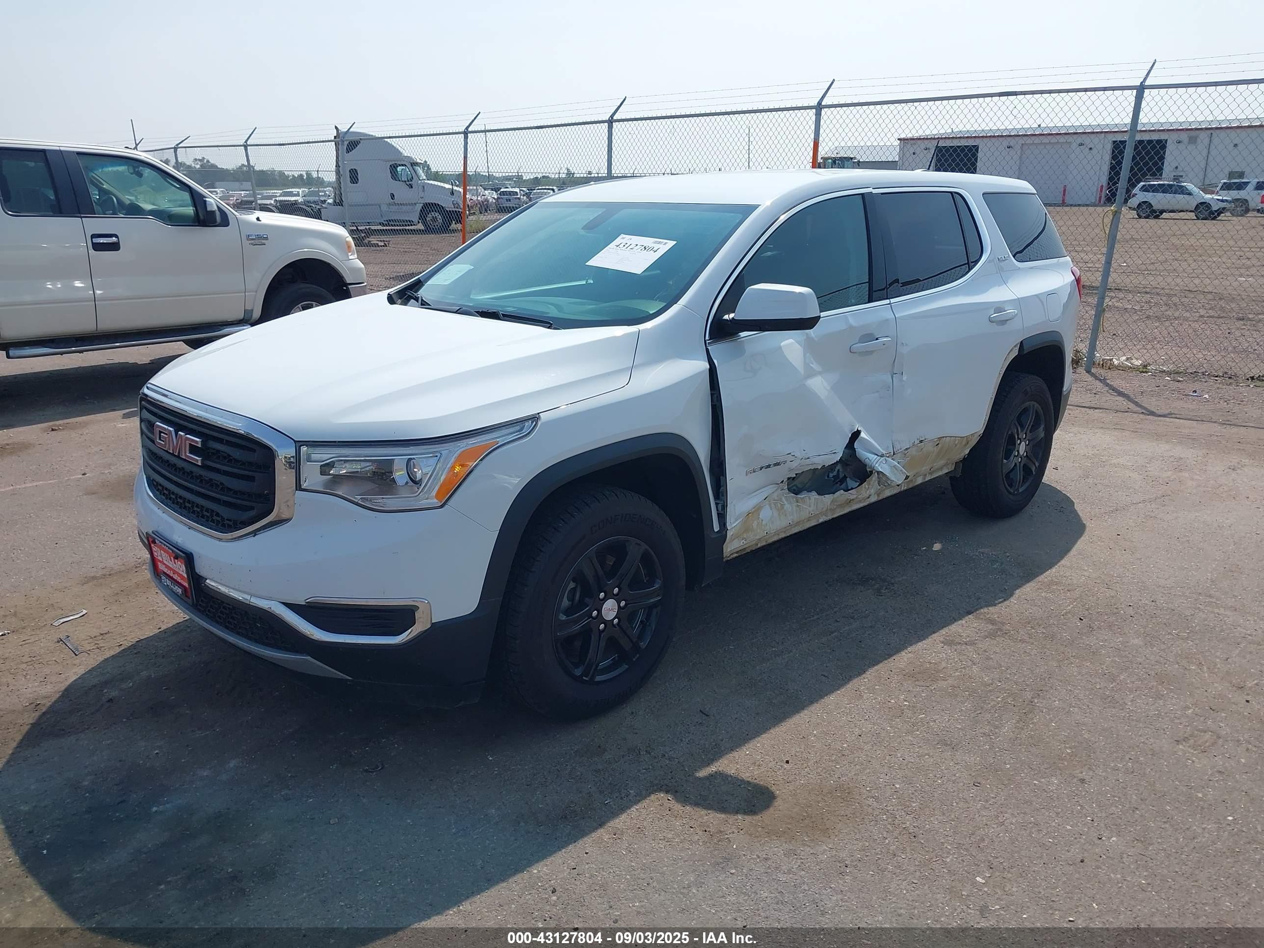GMC ACADIA image 2