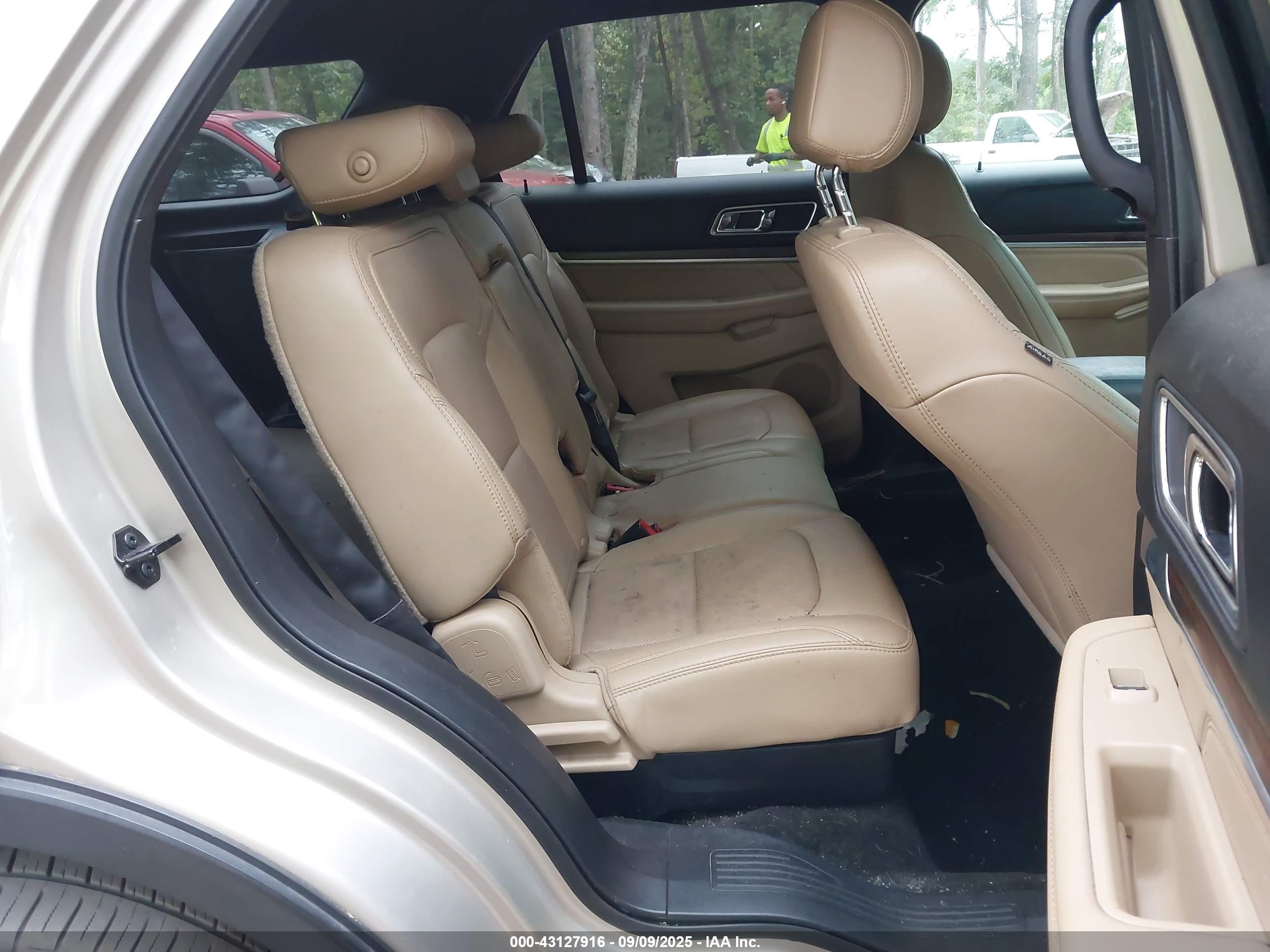 FORD EXPLORER image 8