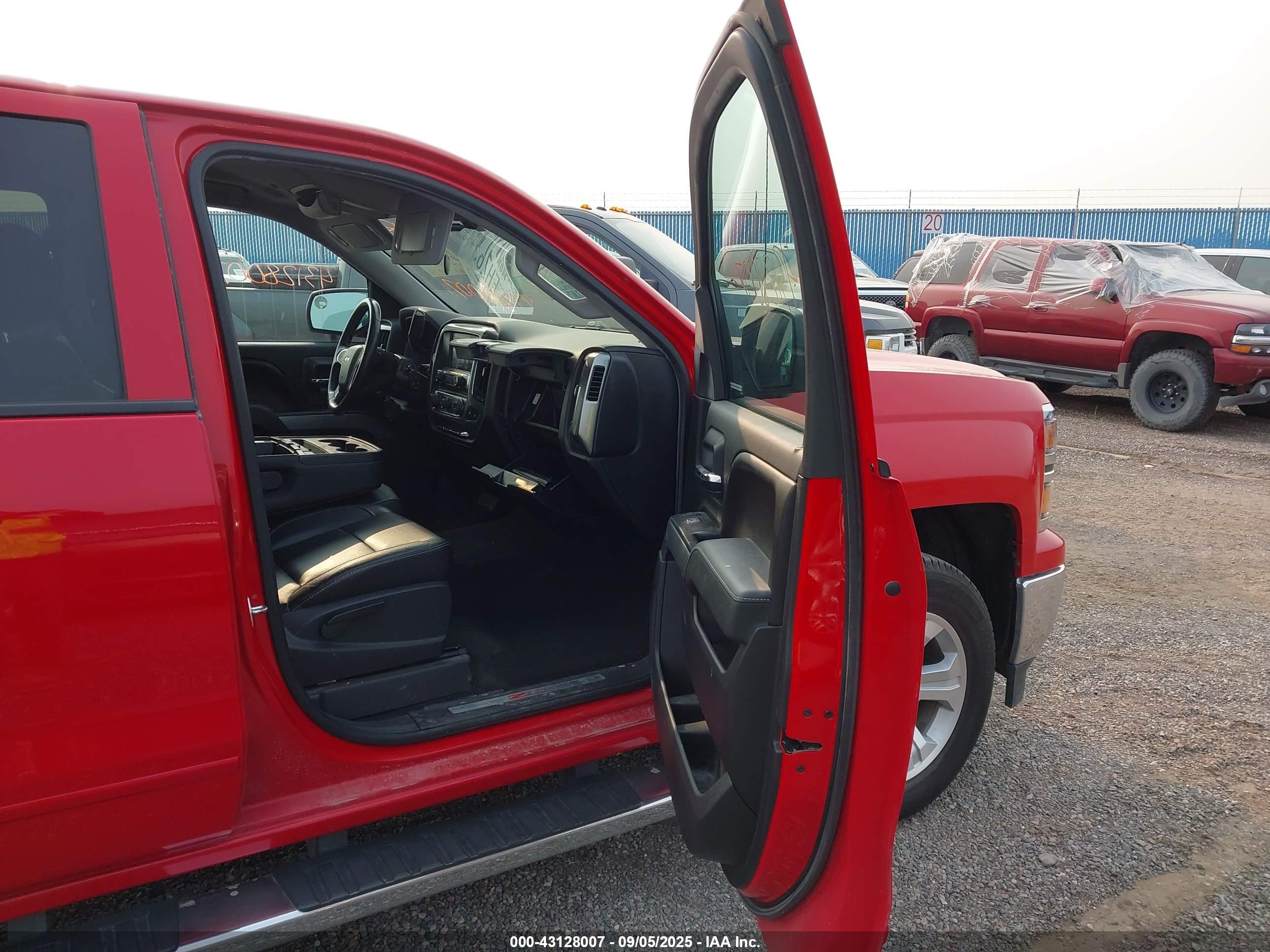 CHEVROLET SILVERADO image 5
