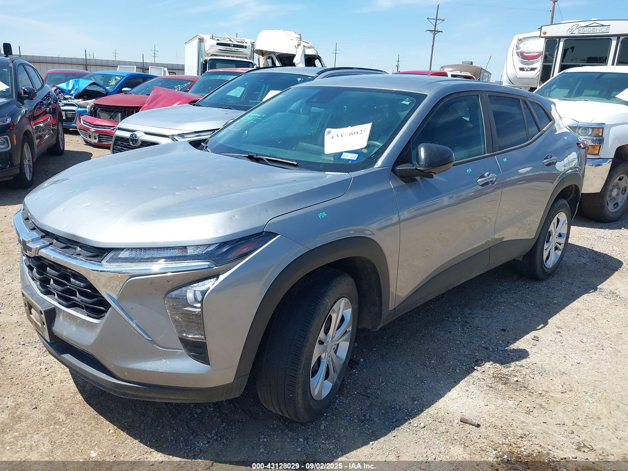 CHEVROLET TRAX image 2