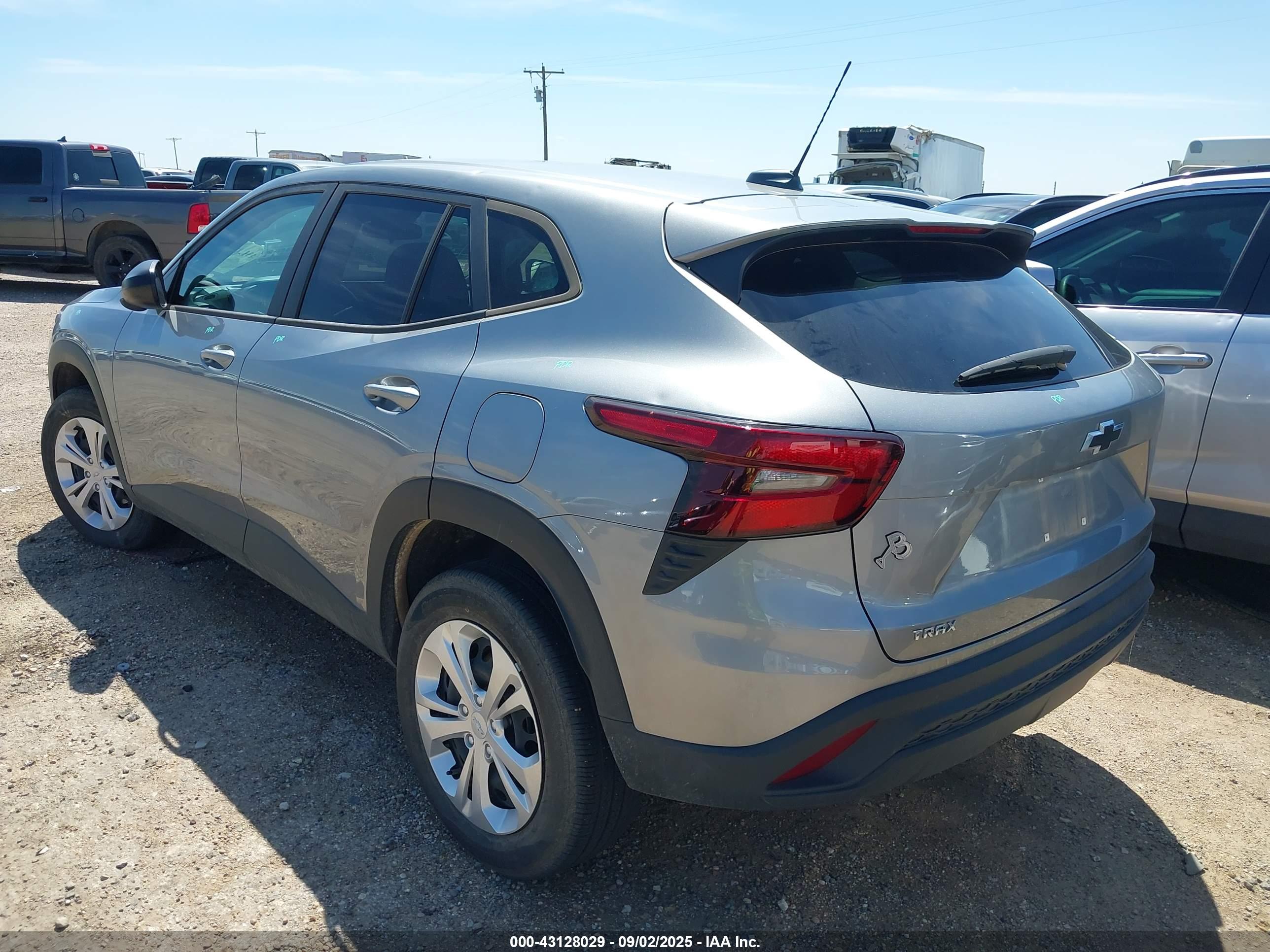 CHEVROLET TRAX image 3