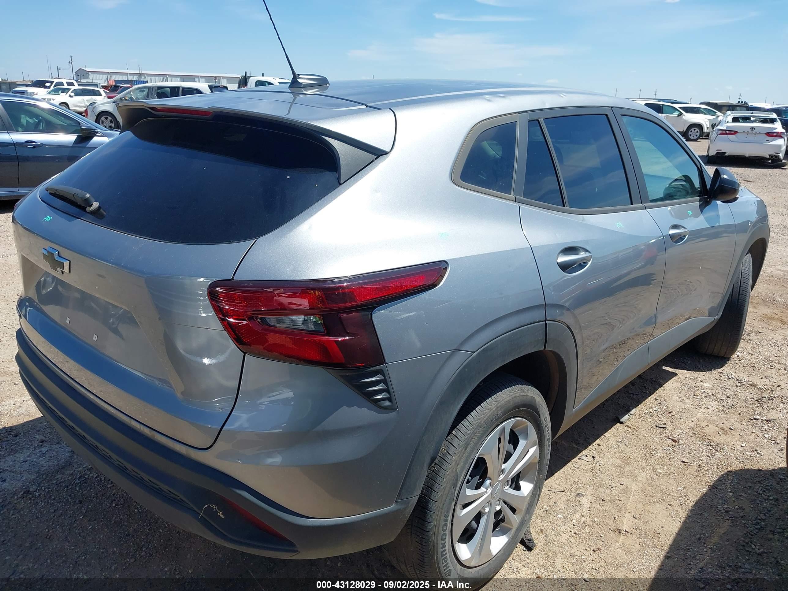 CHEVROLET TRAX image 4
