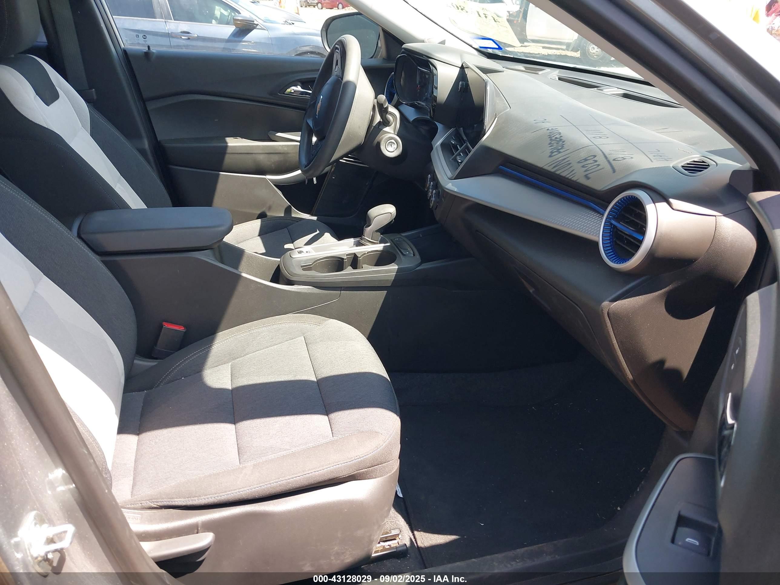 CHEVROLET TRAX image 5