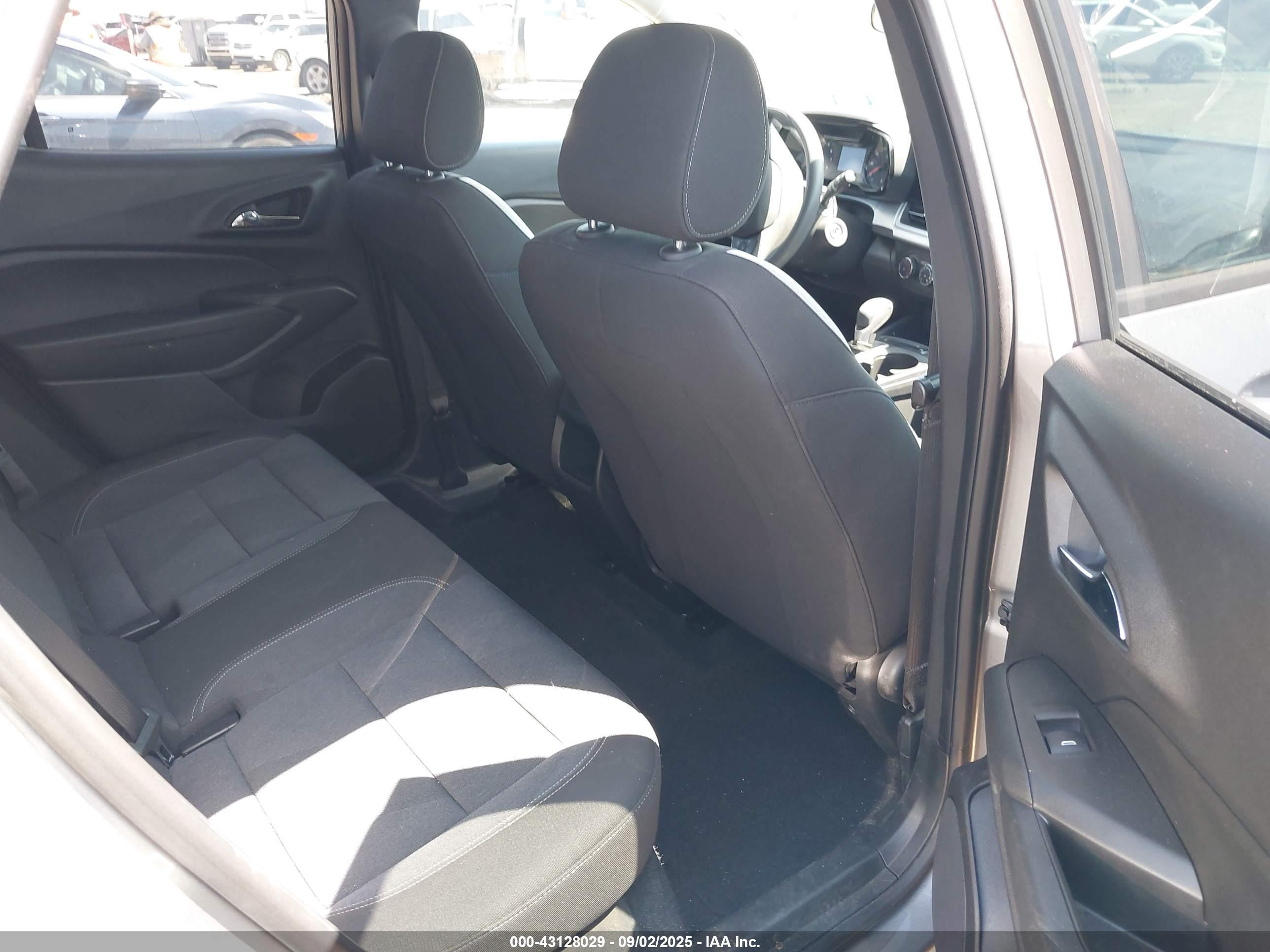 CHEVROLET TRAX image 8