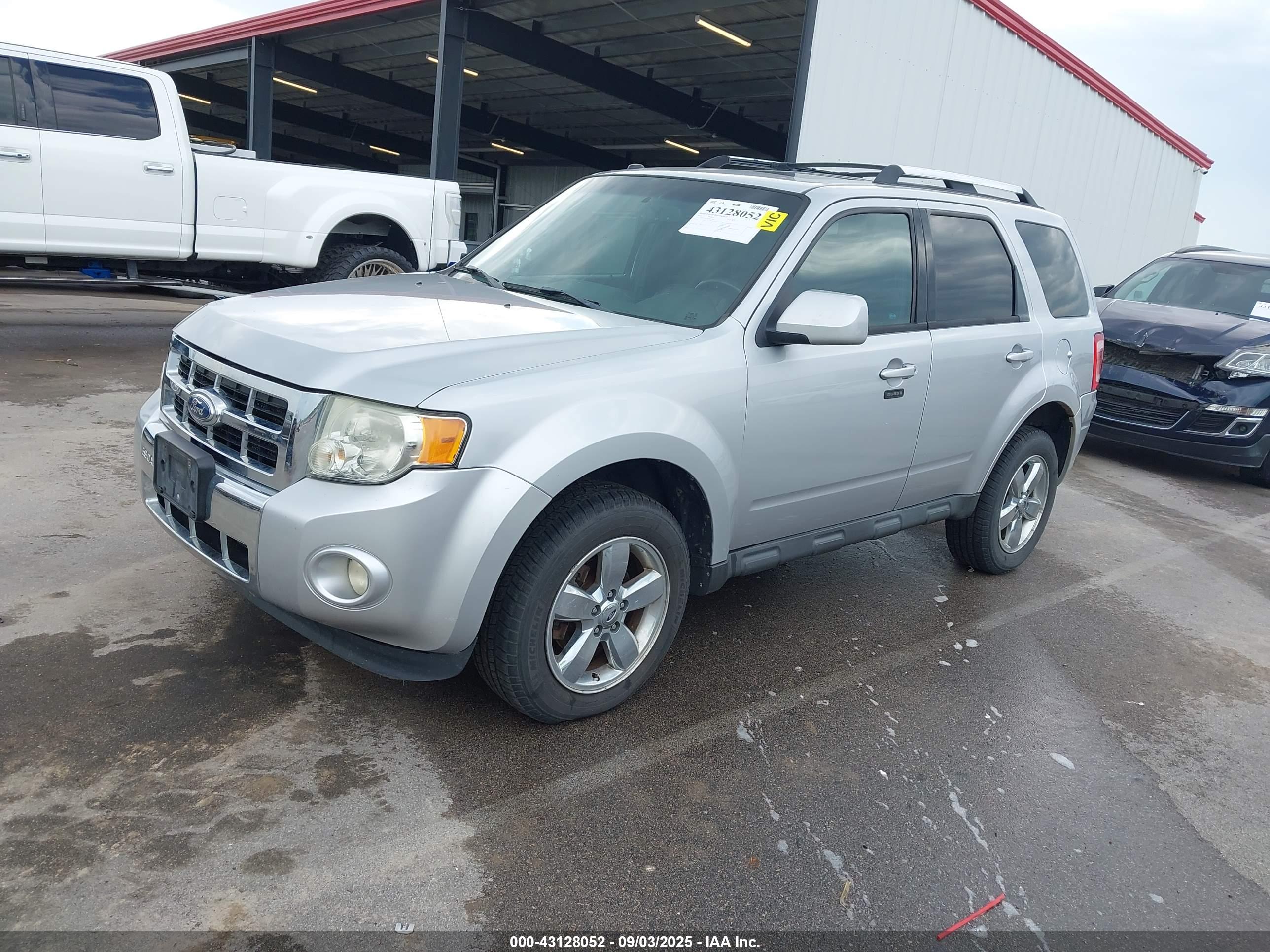 FORD ESCAPE image 2